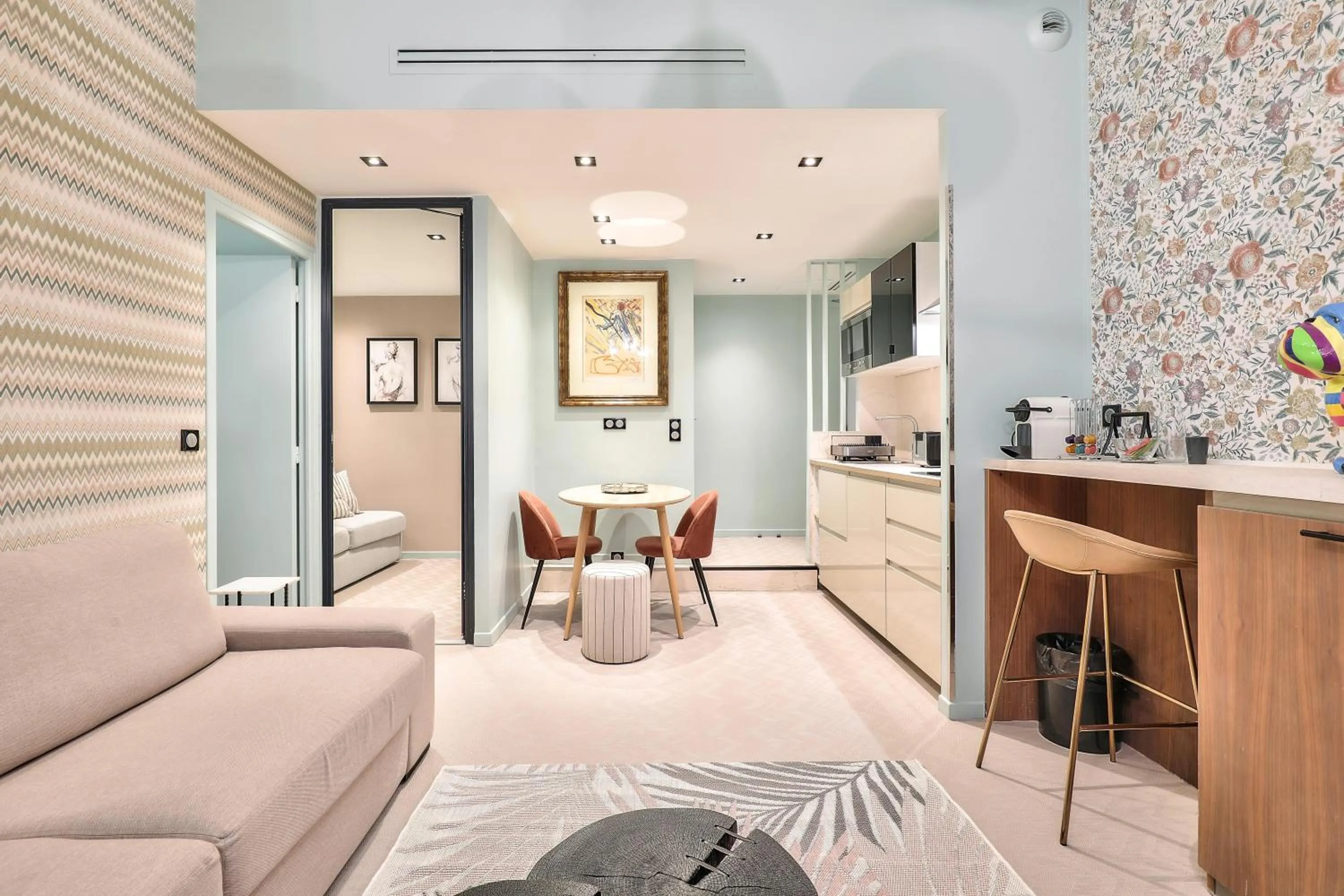 Seating area in Hotel 33 Marbeuf