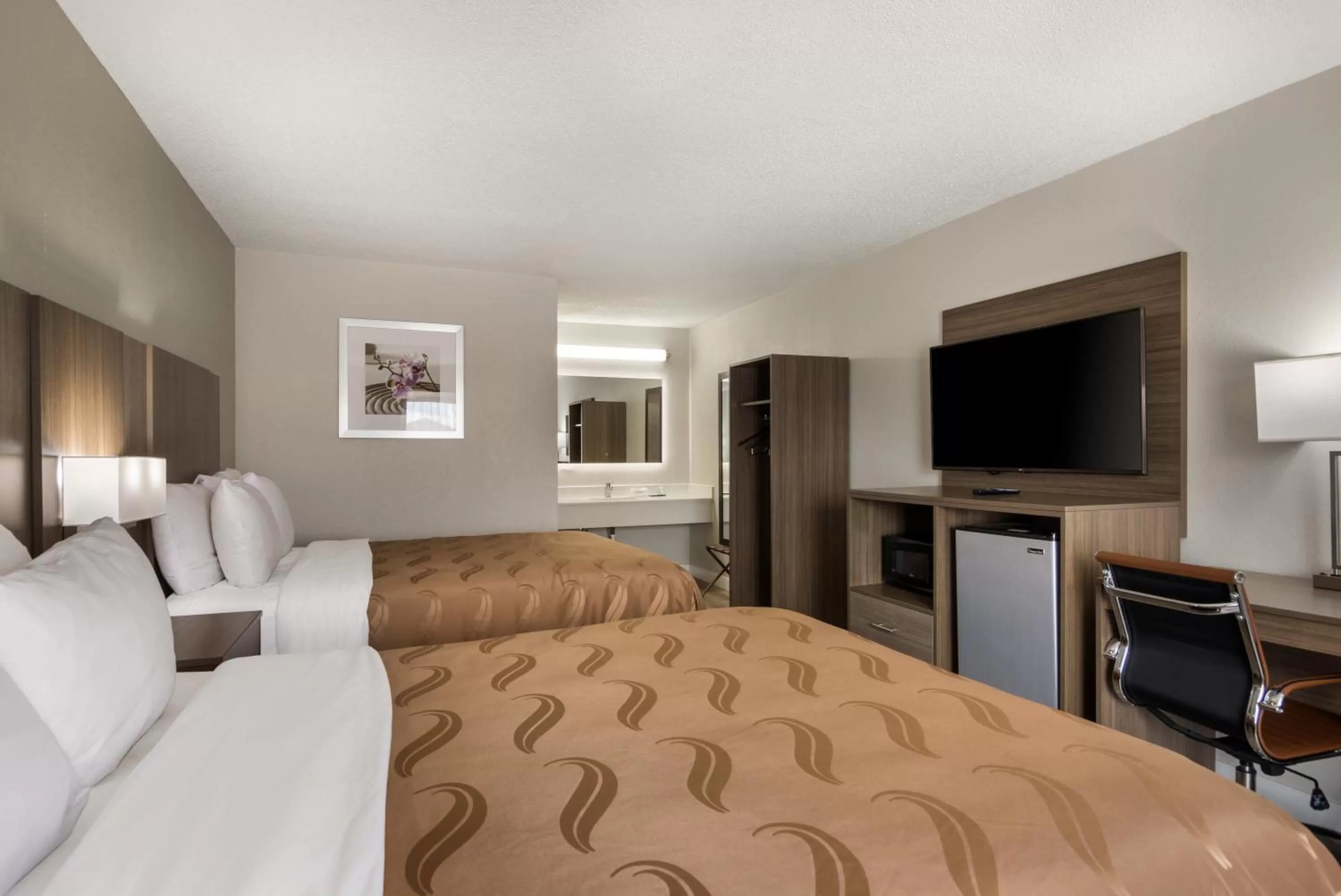 Bed in Quality Inn Emporia