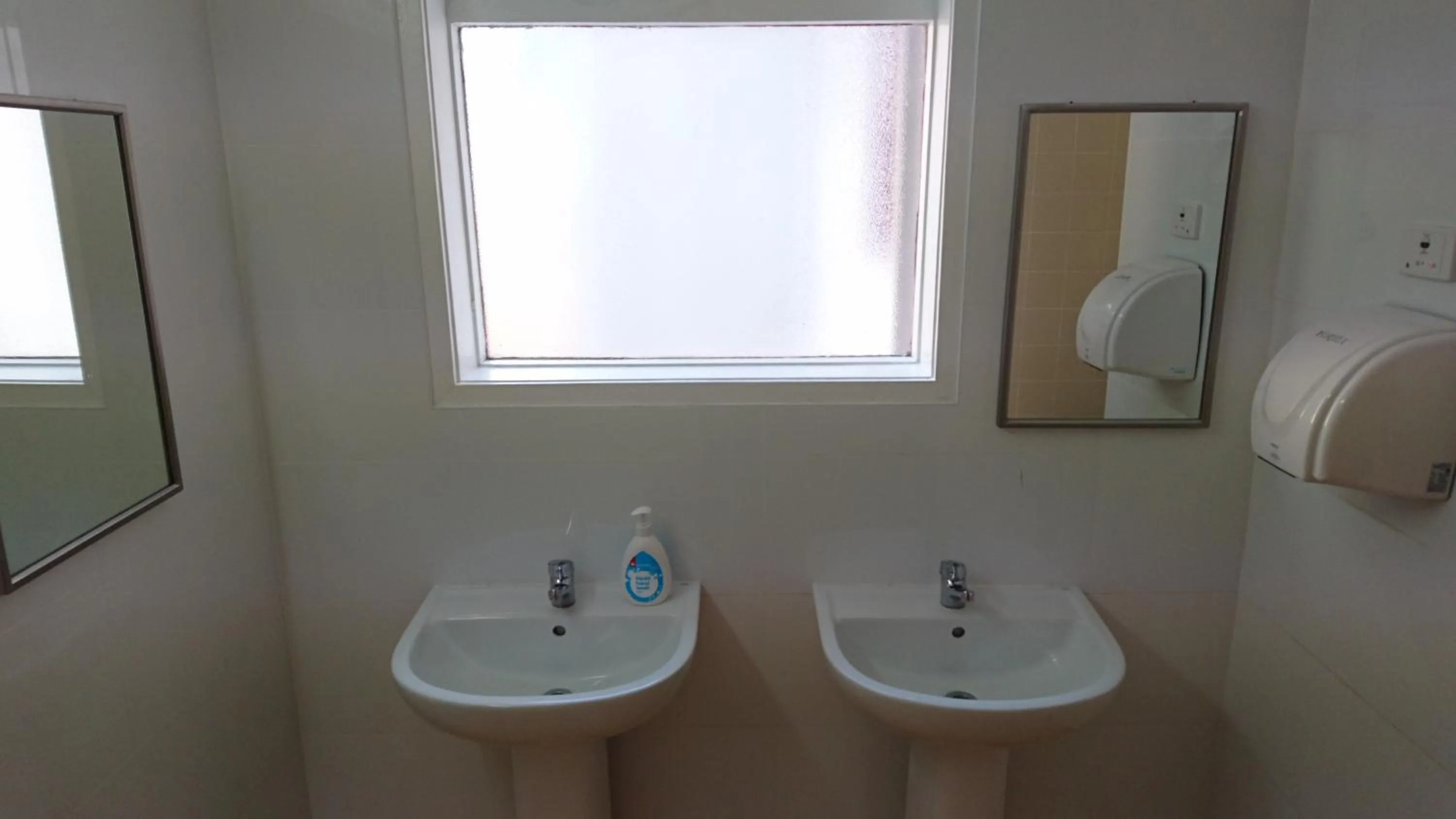 Backpackers Imperial Hotel