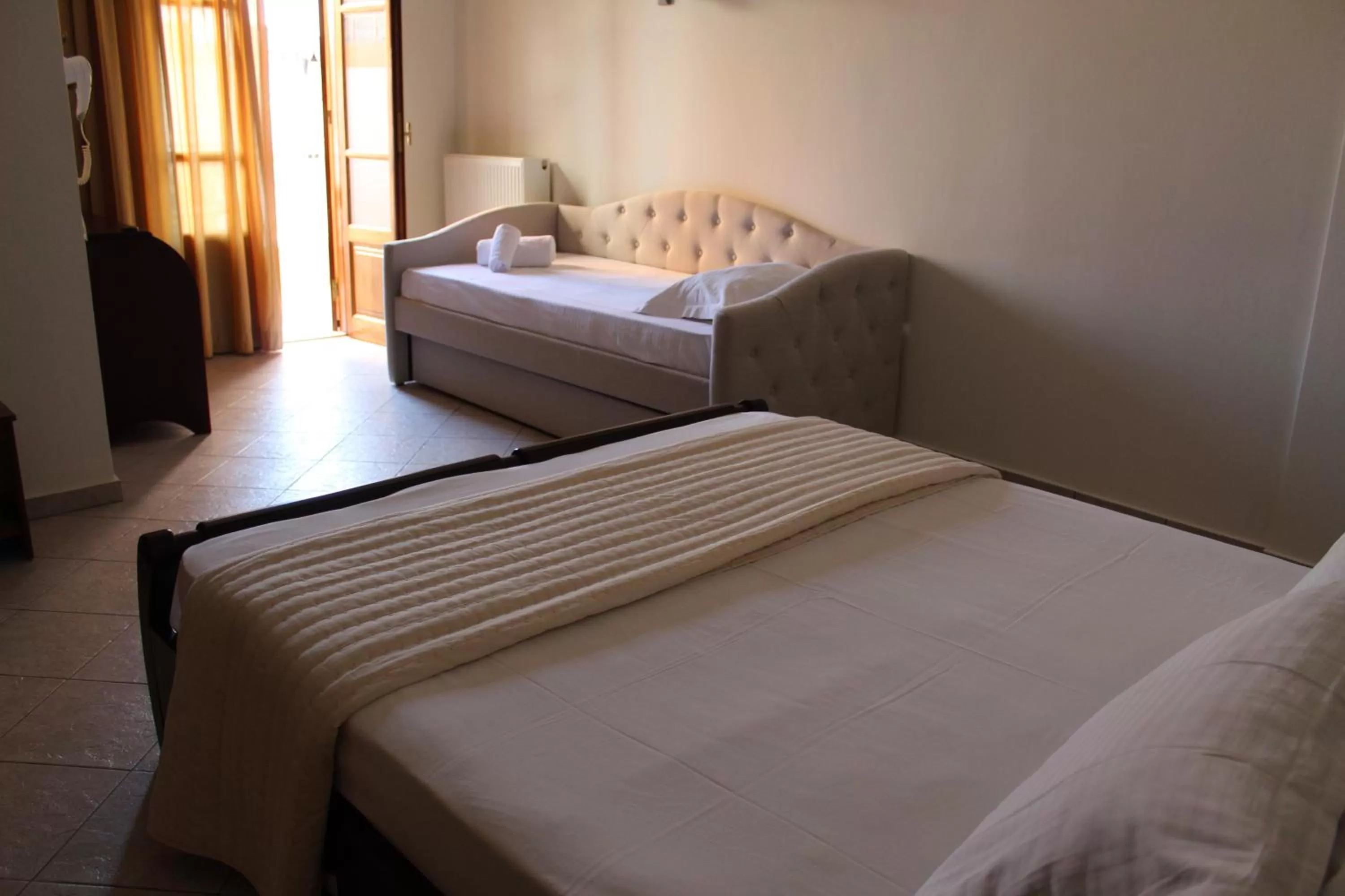 Bedroom, Bed in Sofotel