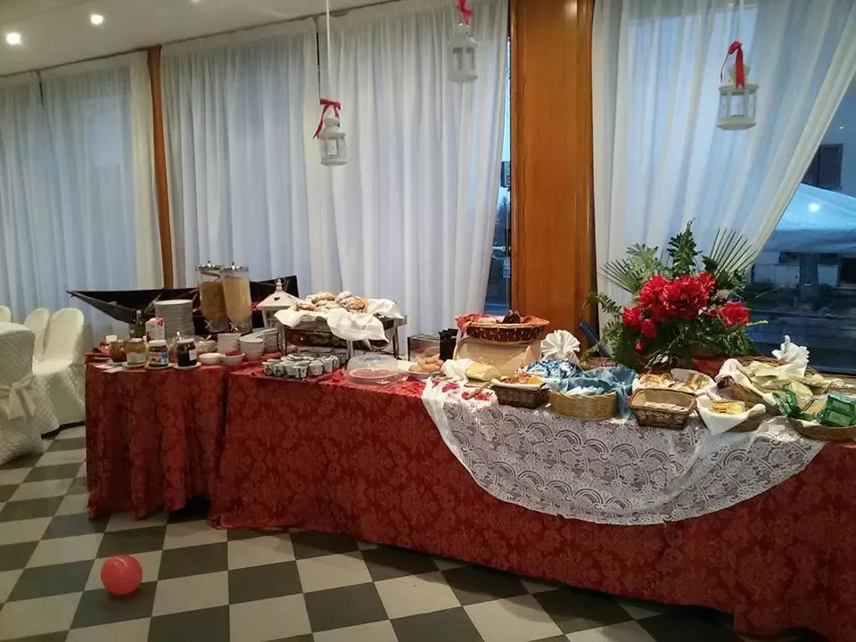 Restaurant/places to eat in Platani Hotel