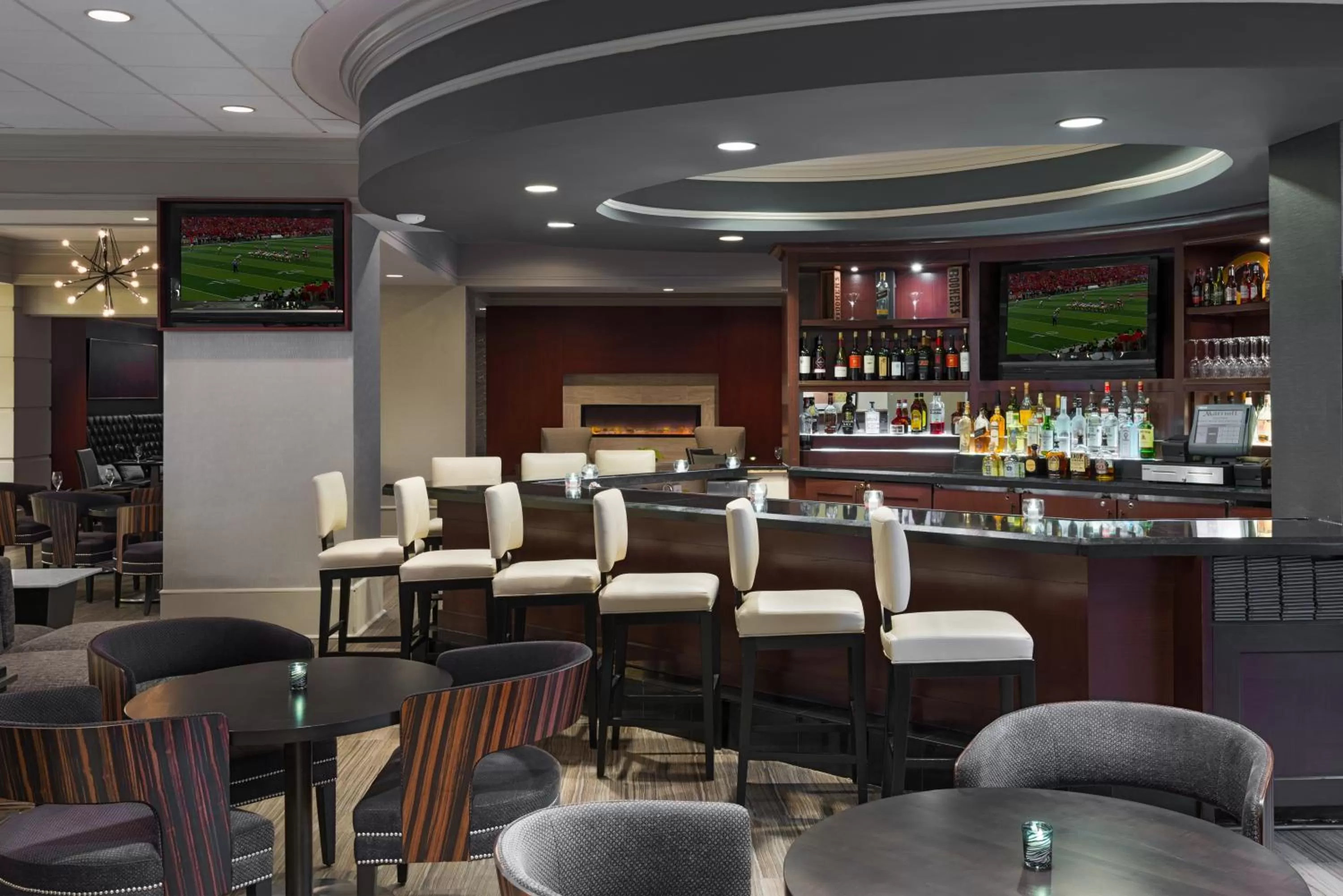 Lounge or bar in Chicago Marriott Suites Deerfield