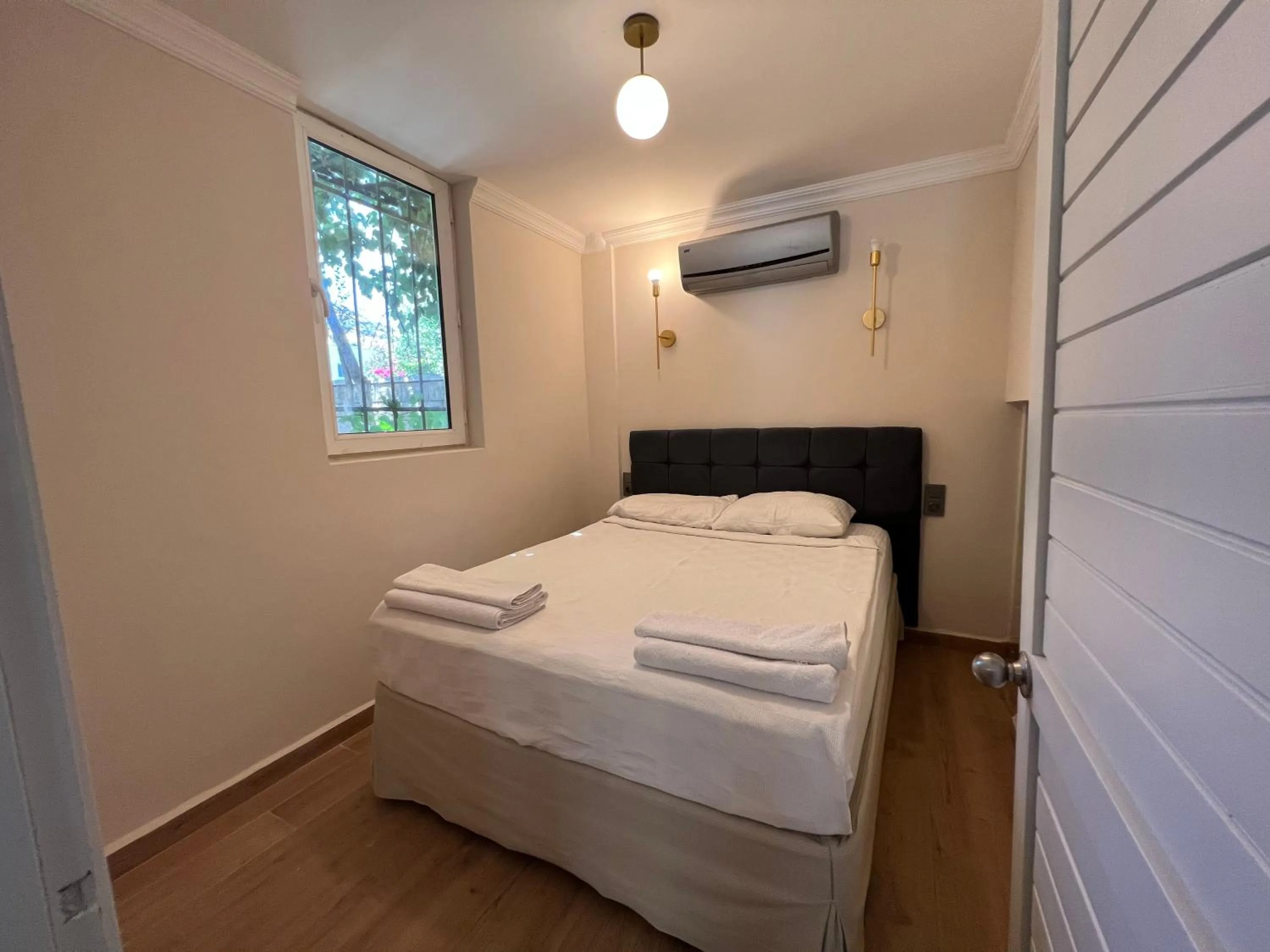 Bedroom, Bed in Moonshine Hotel & Suites