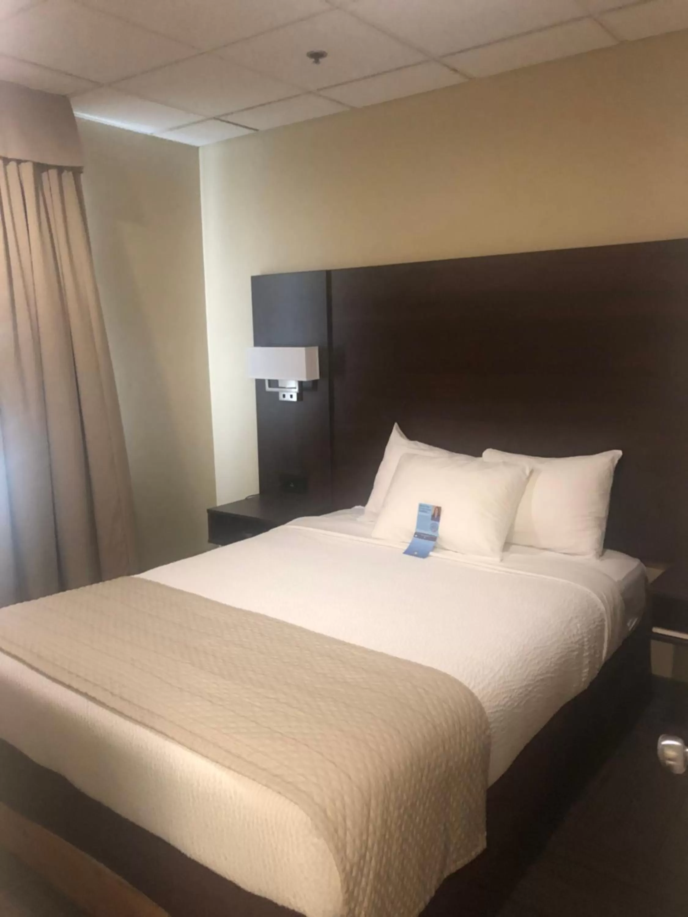 Bed in Days Inn by Wyndham Hinton