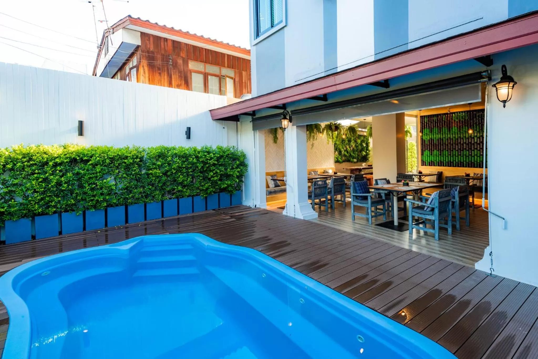 Swimming pool in Luck Thai Hotel