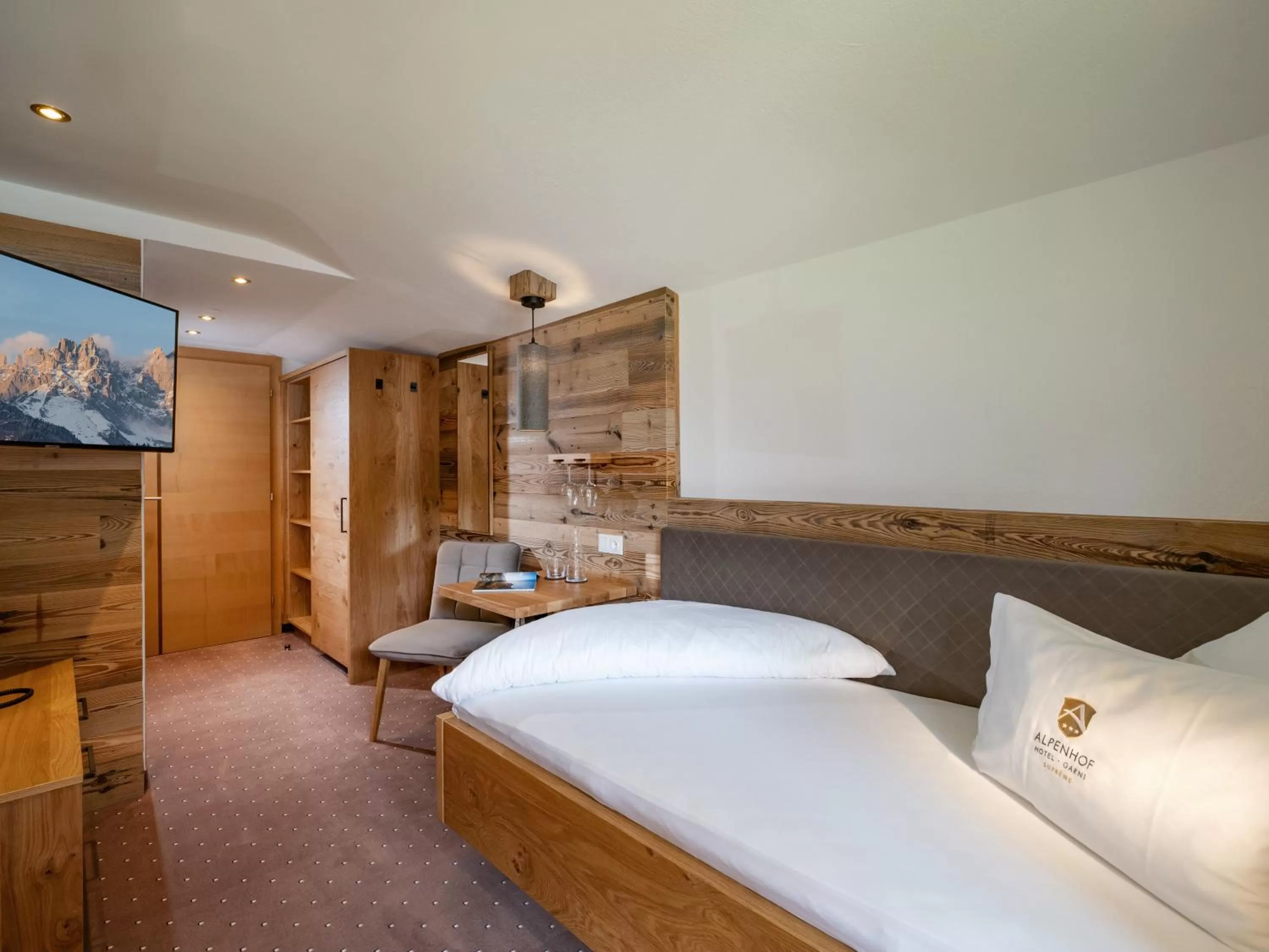 Bed in Alpenhof Hotel Garni Suprême