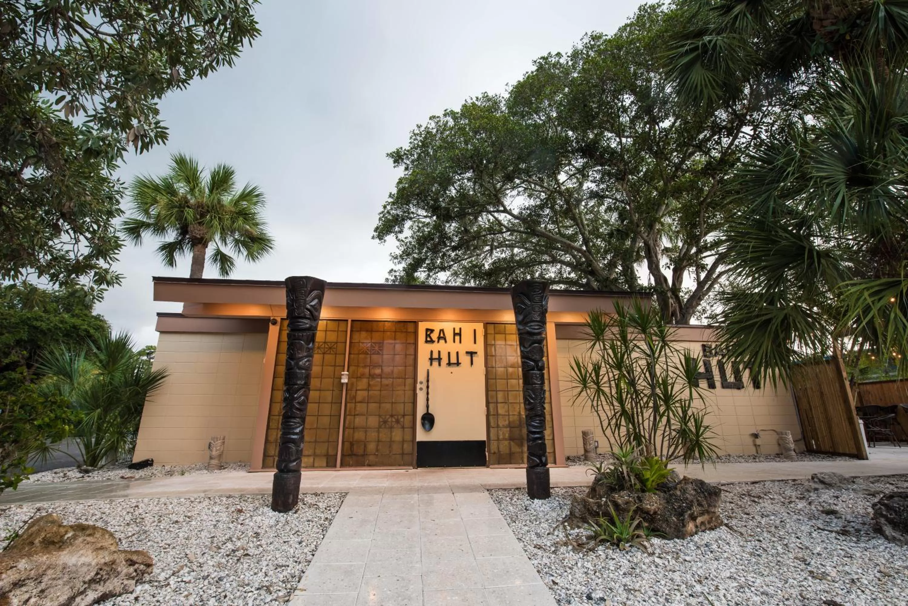 Lounge or bar in Golden Host Resort Sarasota