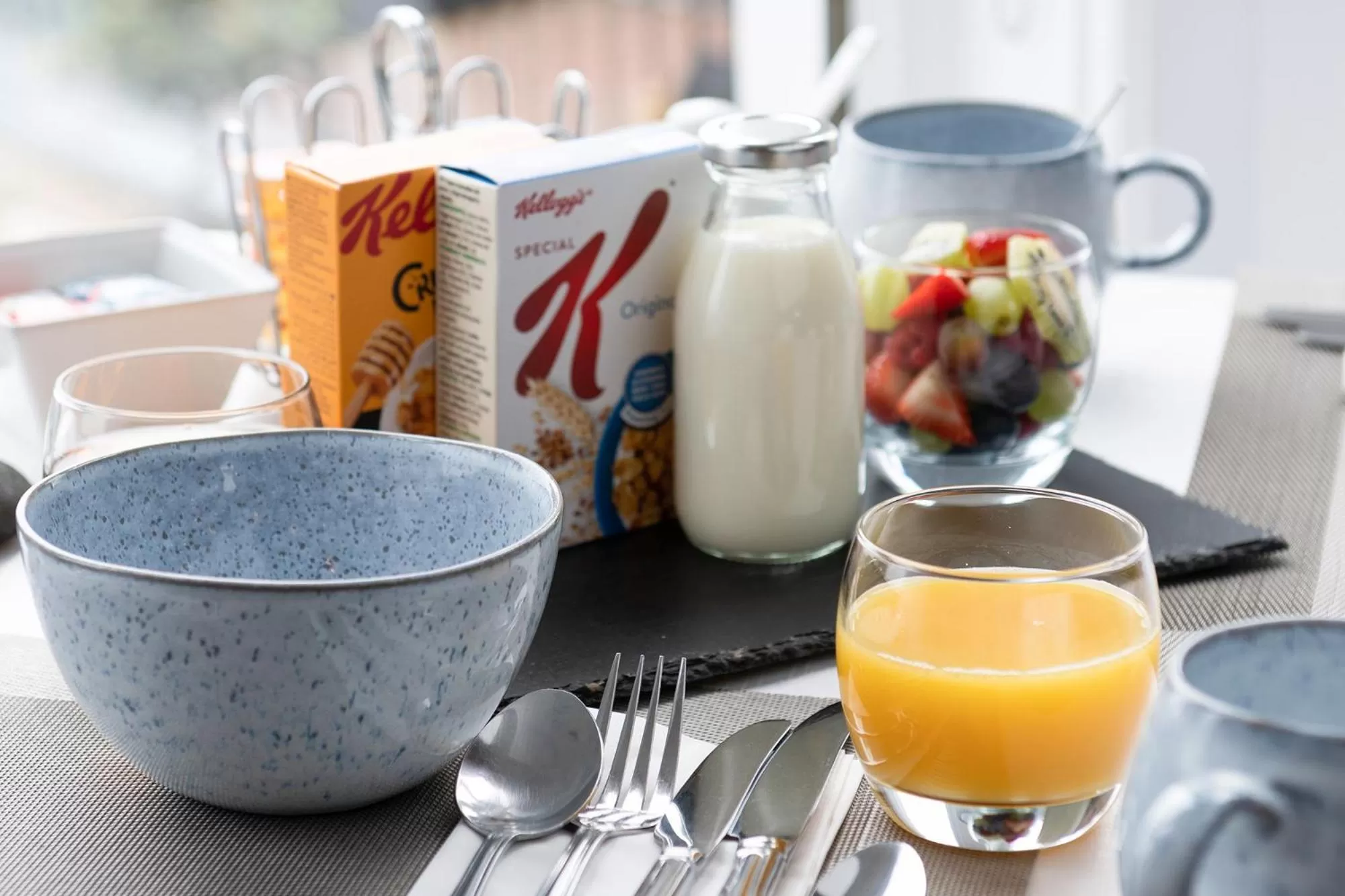 Breakfast in Pebble House