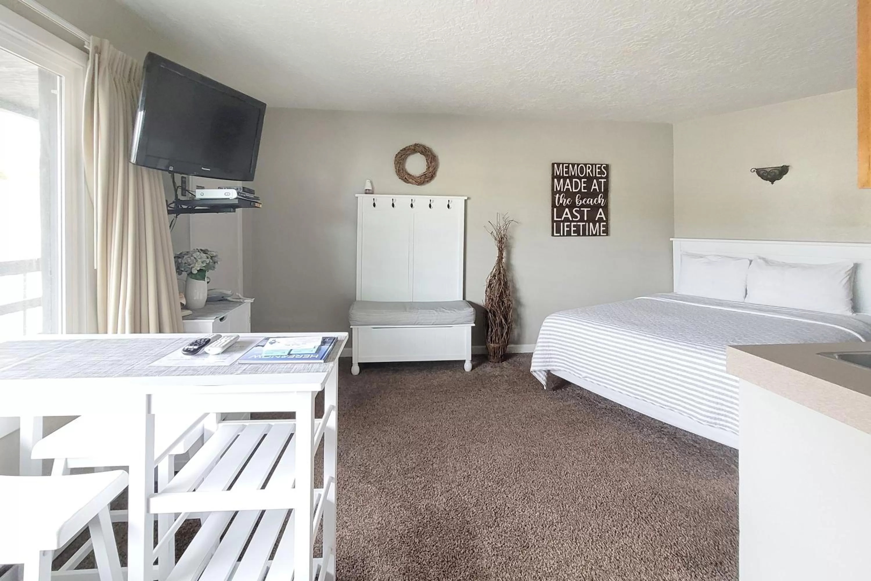 Bed in Ocean Terrace Condominiums