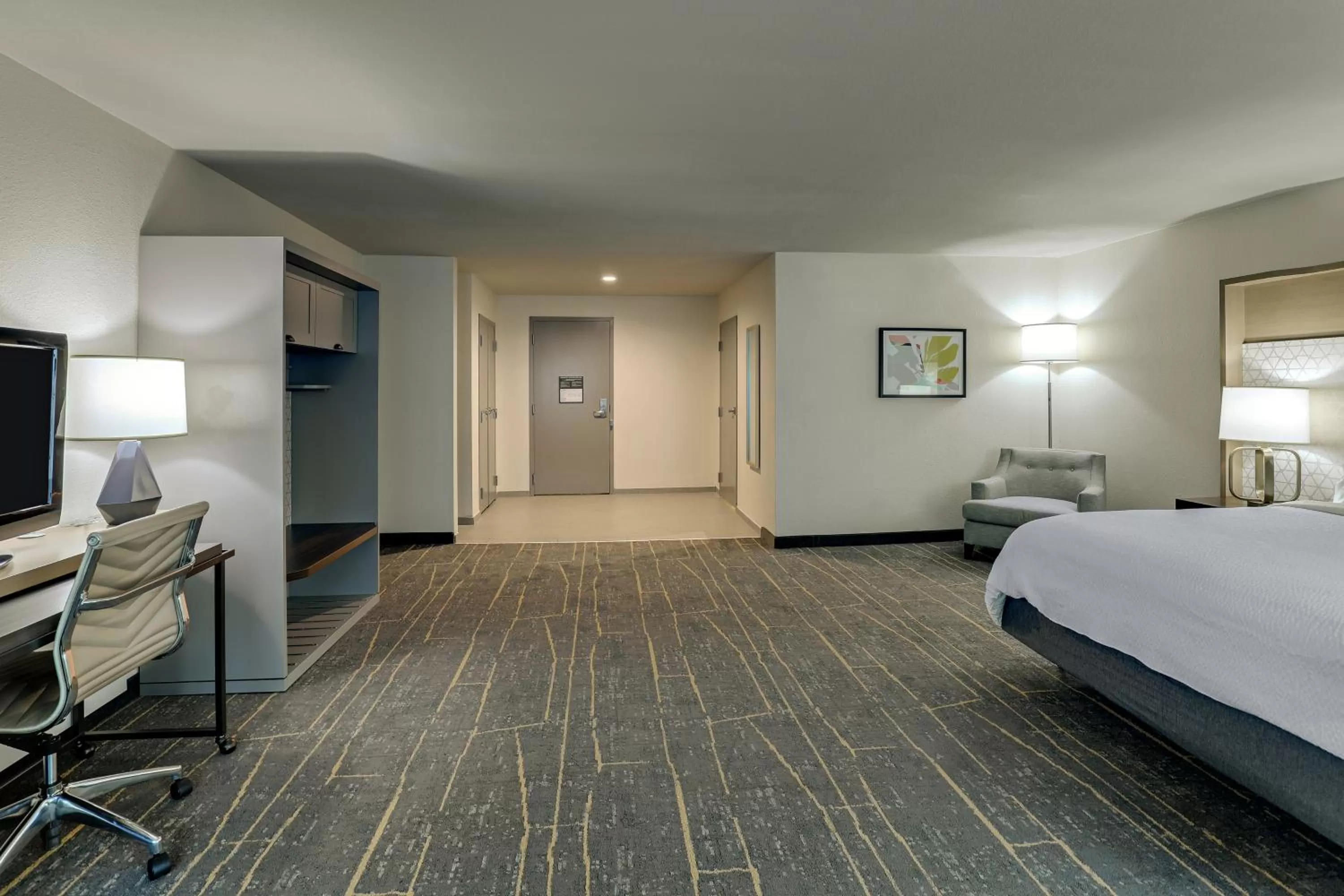 Bed in Holiday Inn Mobile Airport by IHG