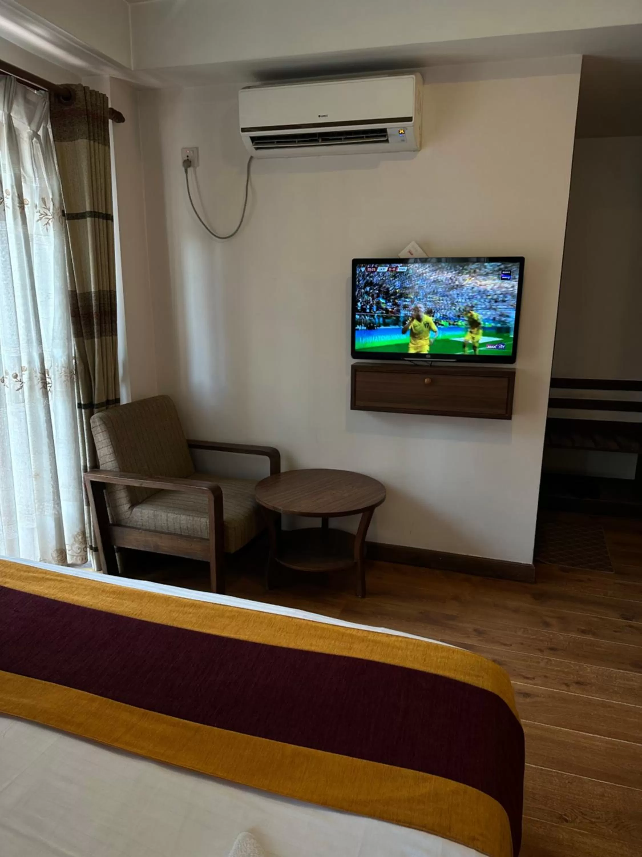 TV and multimedia, Bed in Hotel Everest Nepal