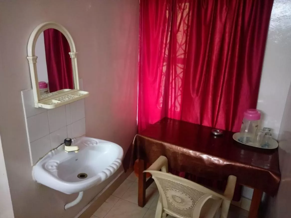 Bathroom in Anandan Tourist Home