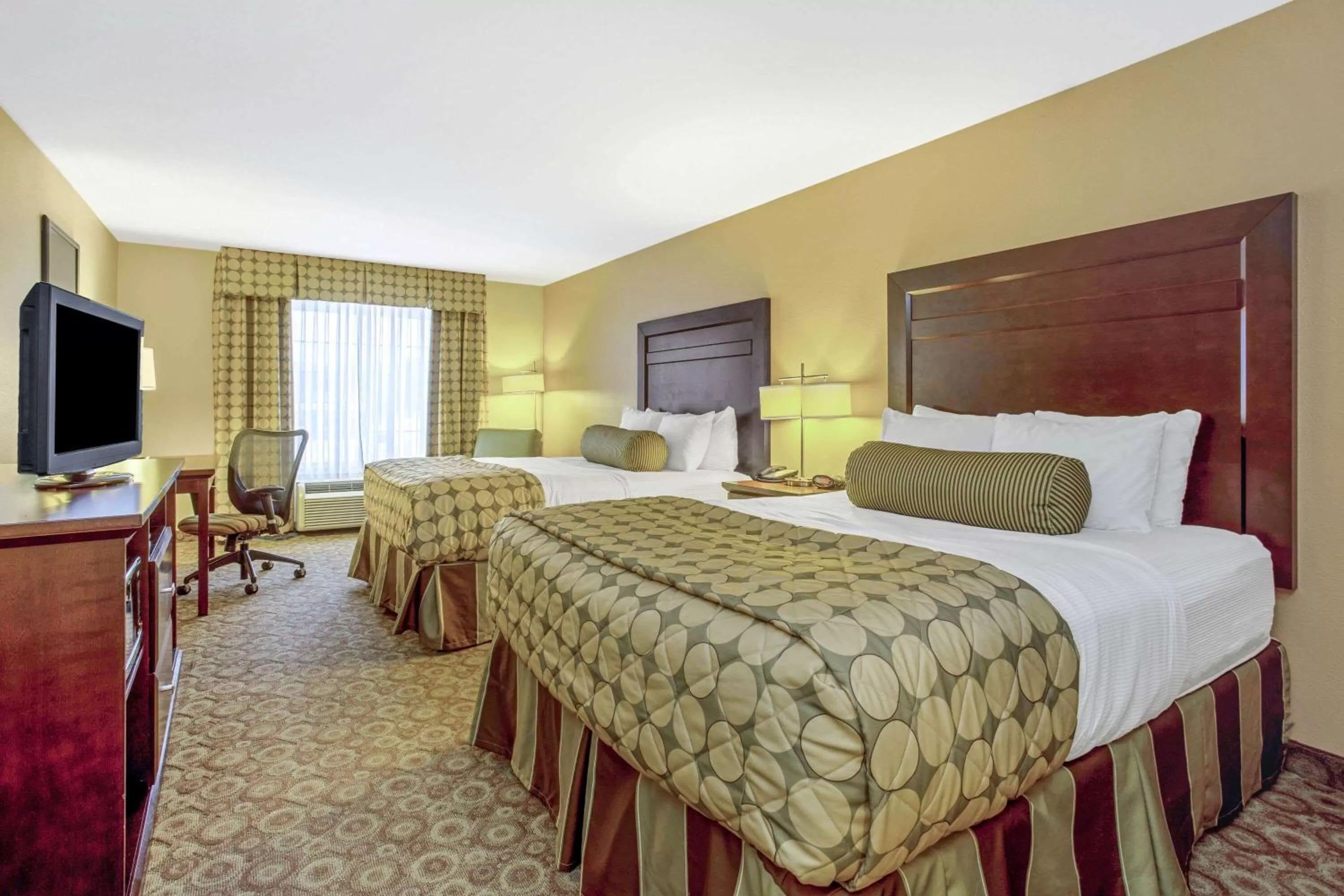 Bedroom, Bed in La Quinta by Wyndham Dickinson