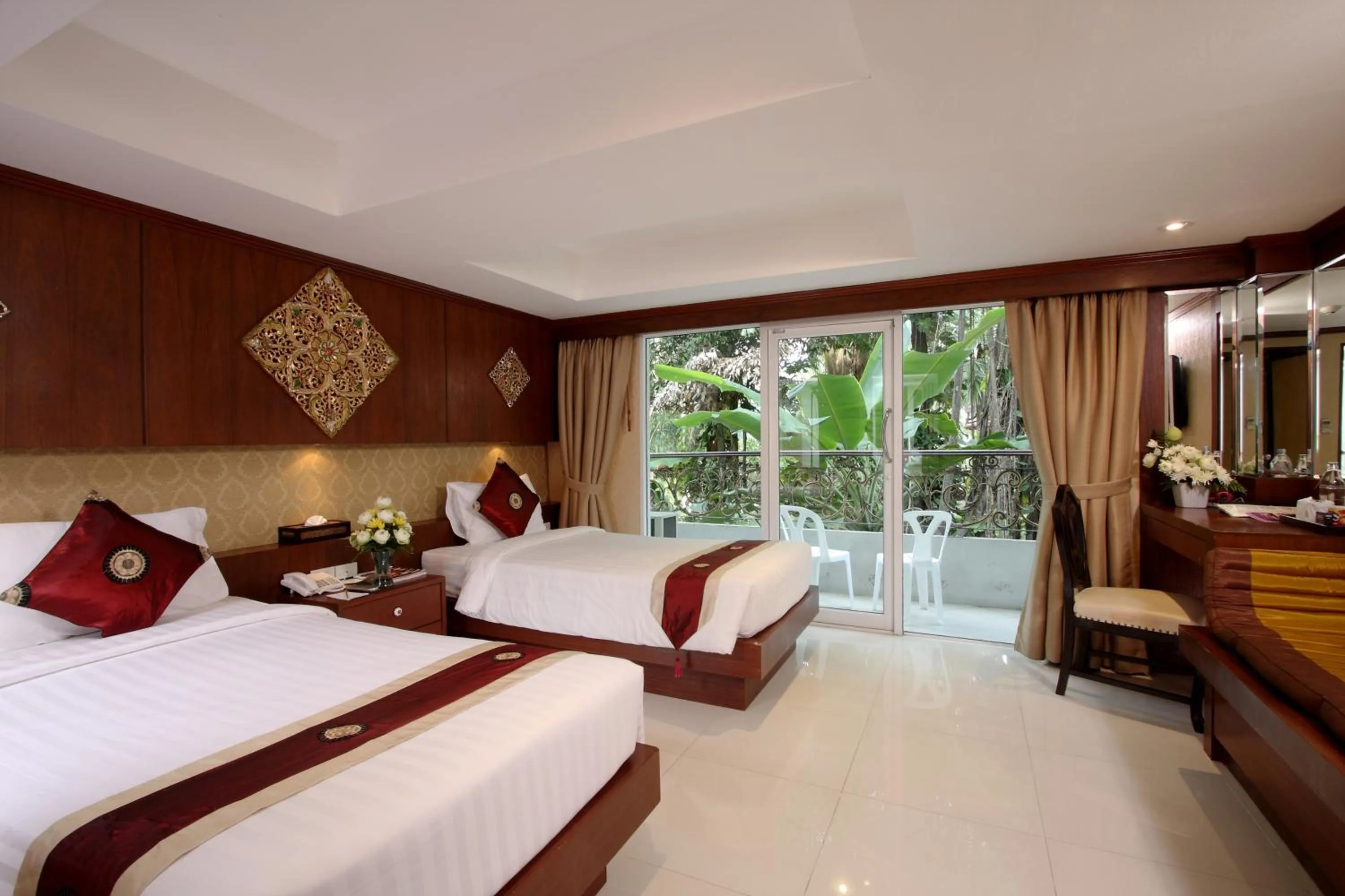 Photo of the whole room, Bed in Rayaburi Hotel, Patong