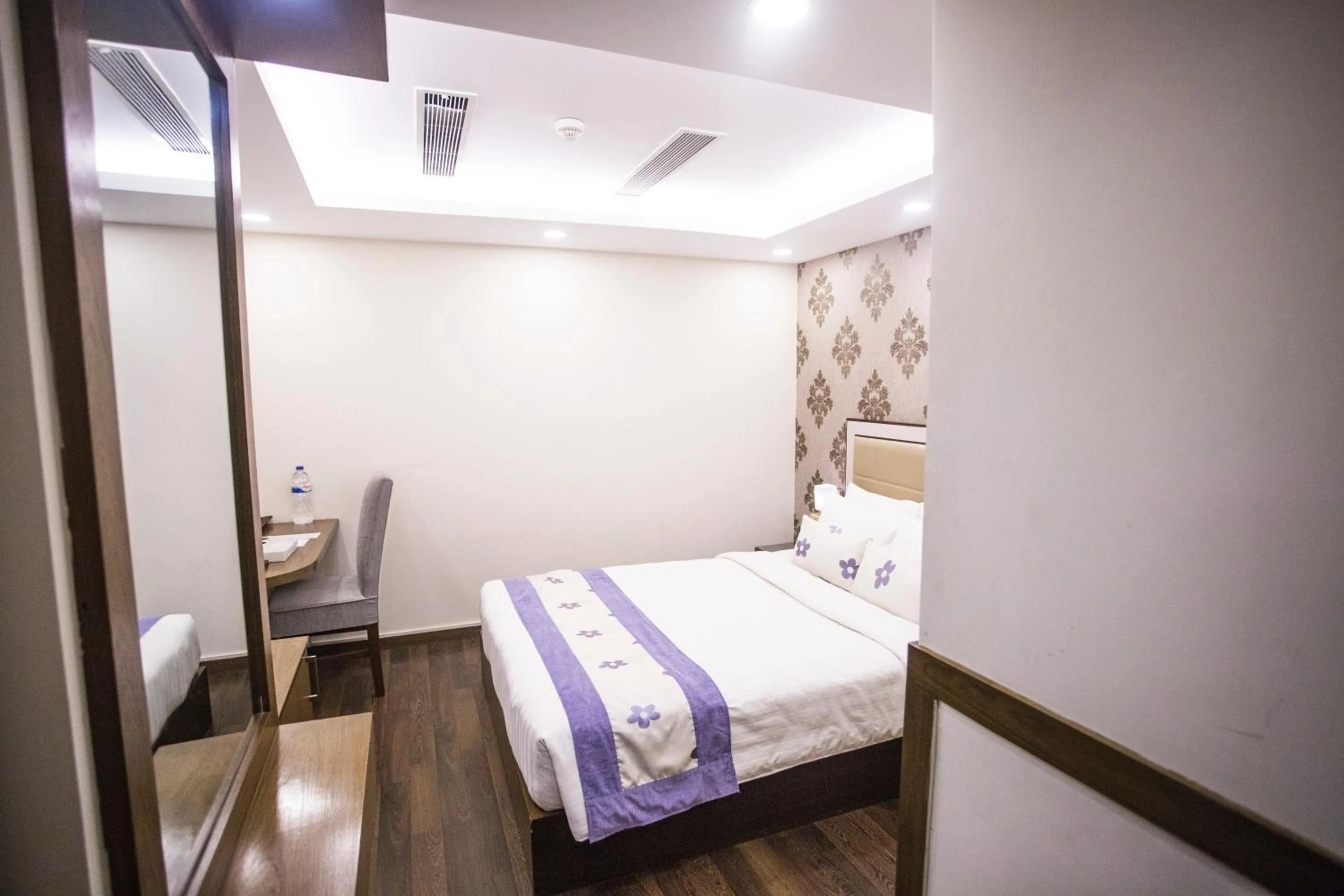 Photo of the whole room, Bed in Hotel 71