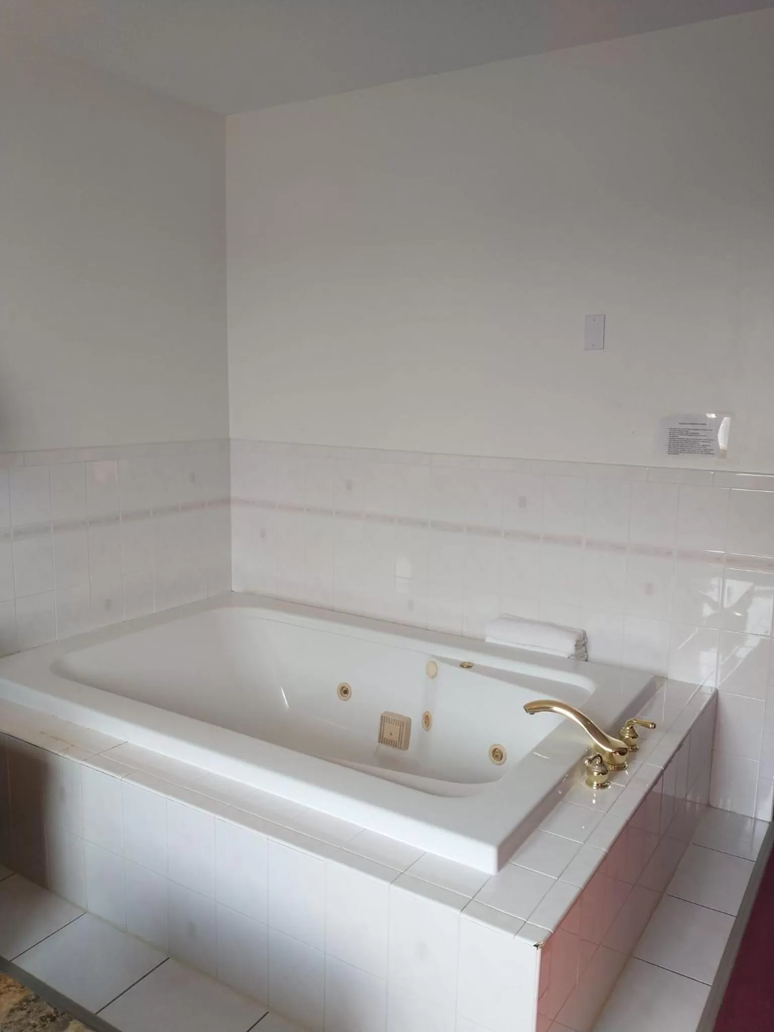 Hot Tub in Americas Best Value Inn Sauk Centre