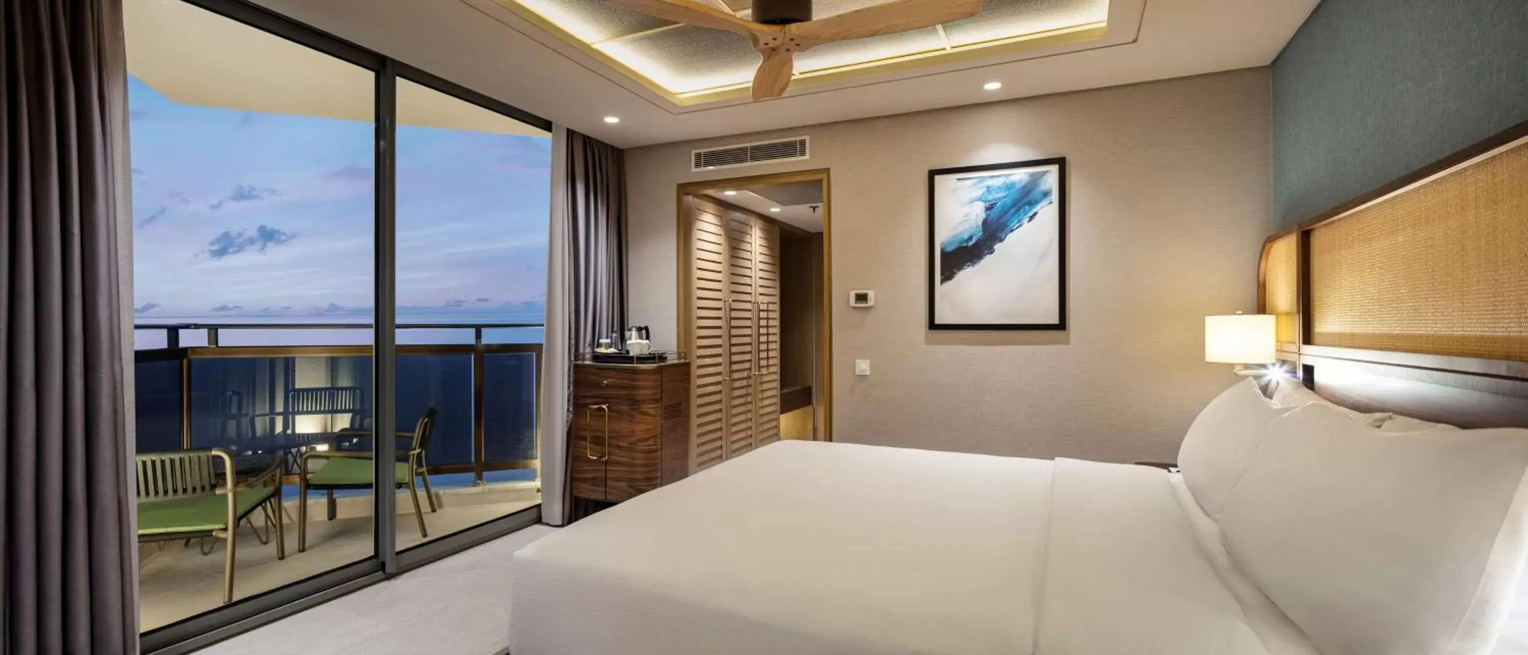 Executive Room with Panoramic Sea View in Mersin HiltonSA Executive Room with Panoramic Sea View in Mersin HiltonSA