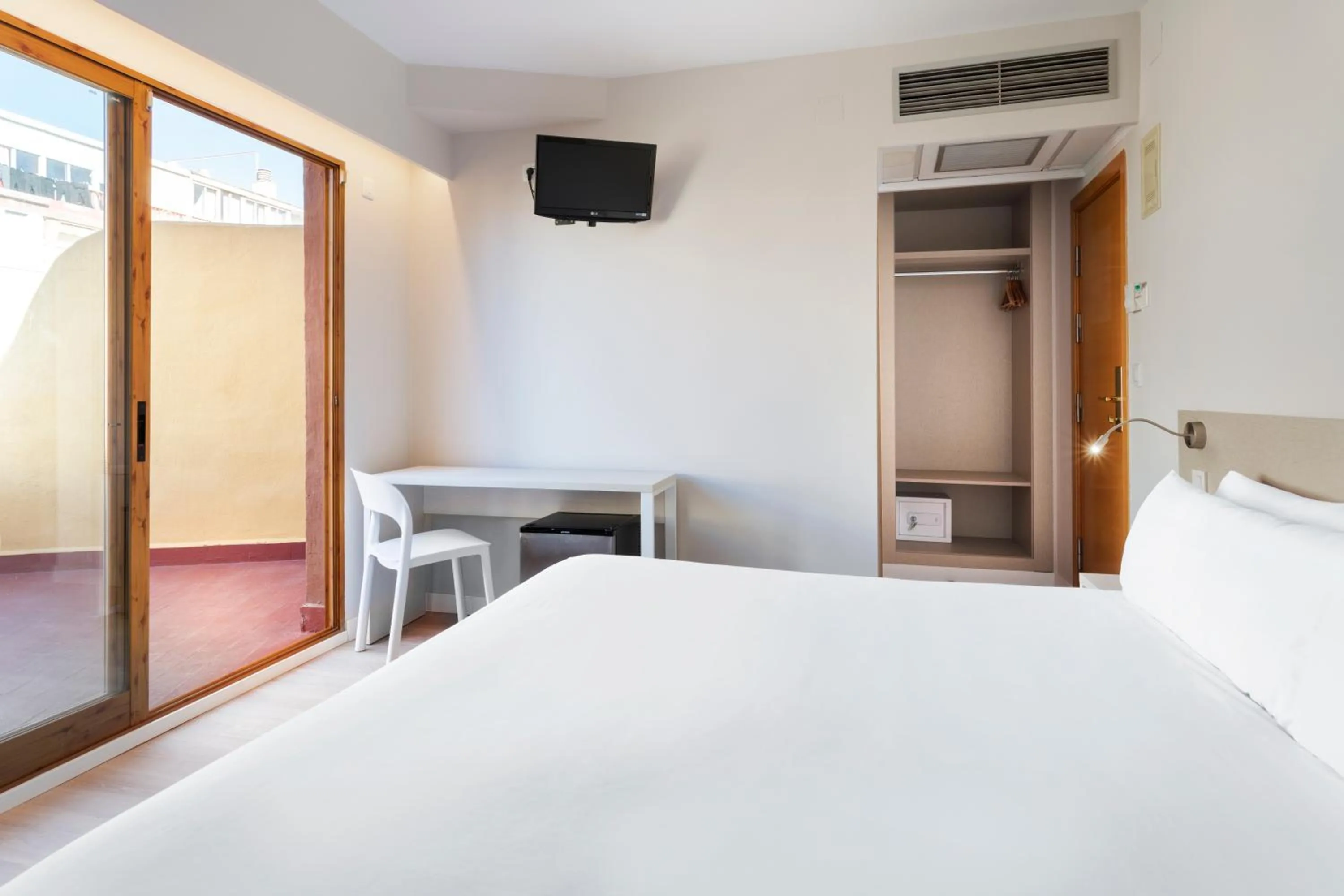 Photo of the whole room, Bed in Hotel Andalucía