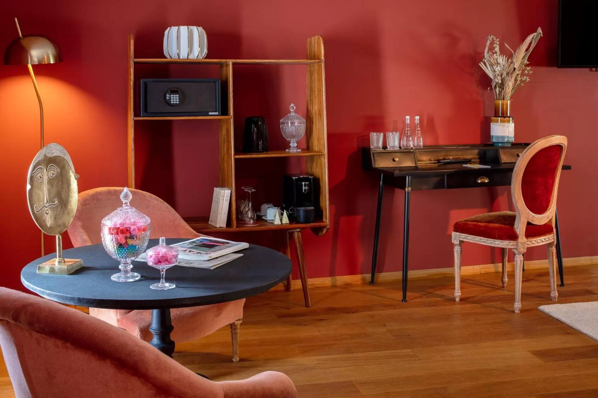 Seating area in Margaret - Hôtel Chouleur