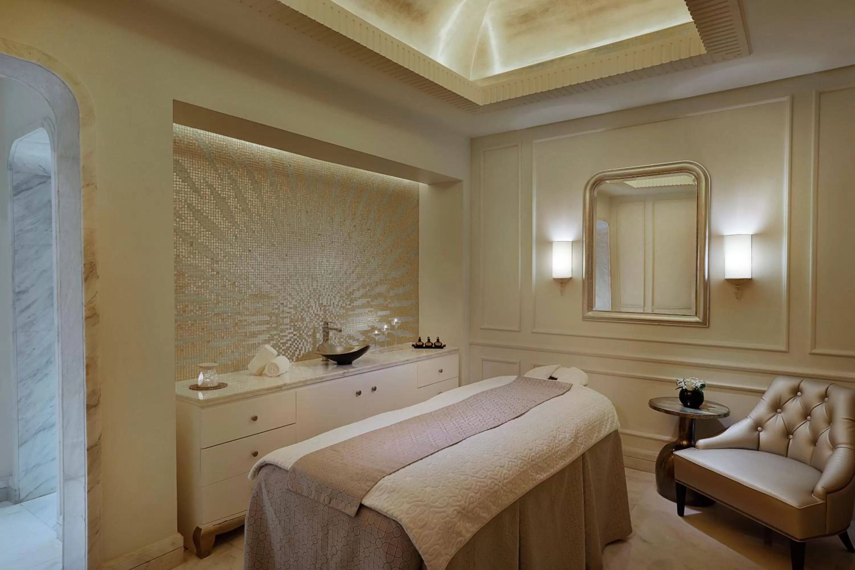 Spa and wellness centre/facilities, Bed in The St. Regis Abu Dhabi