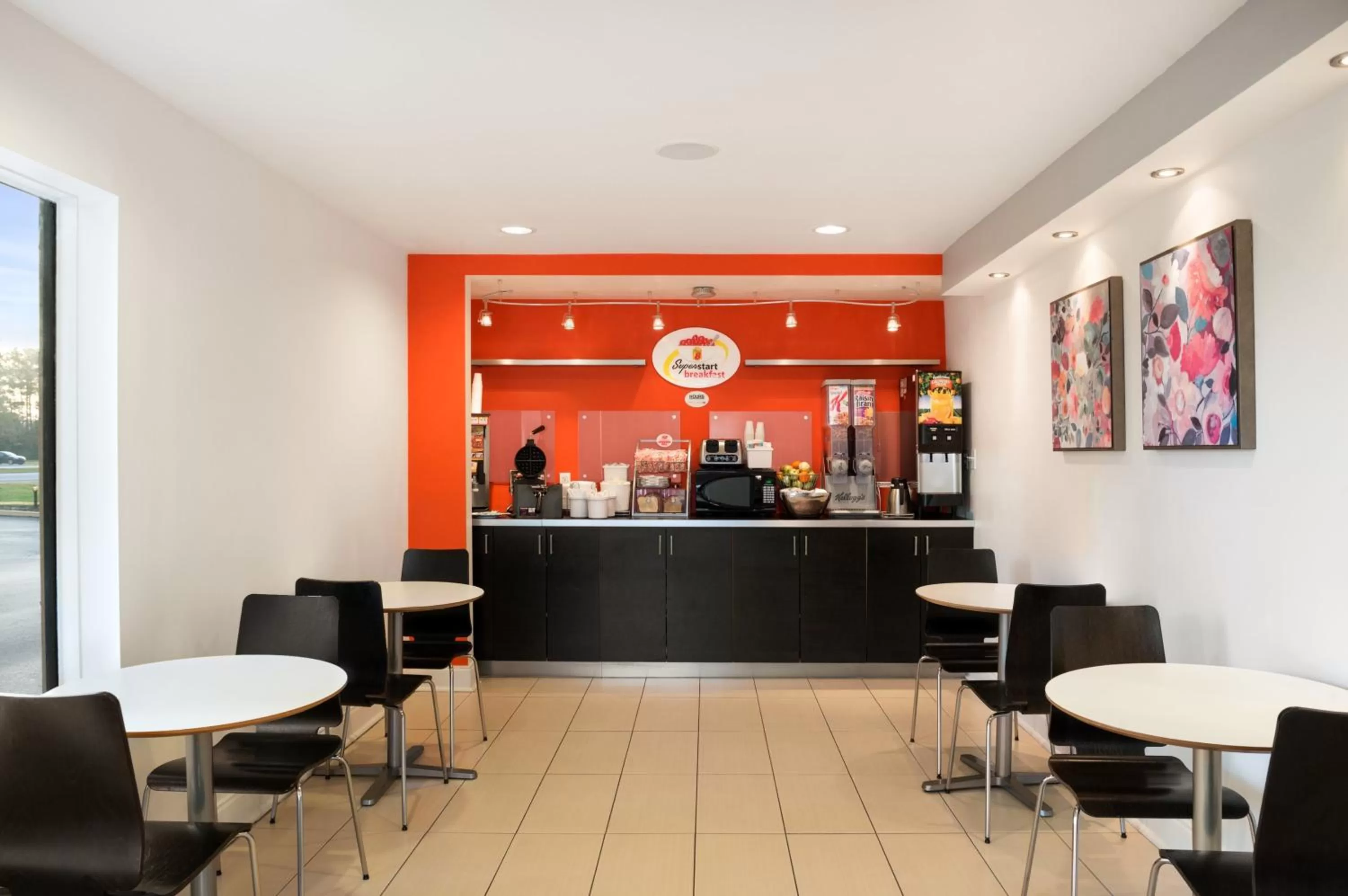 Restaurant/places to eat in Super 8 by Wyndham Ormond Beach