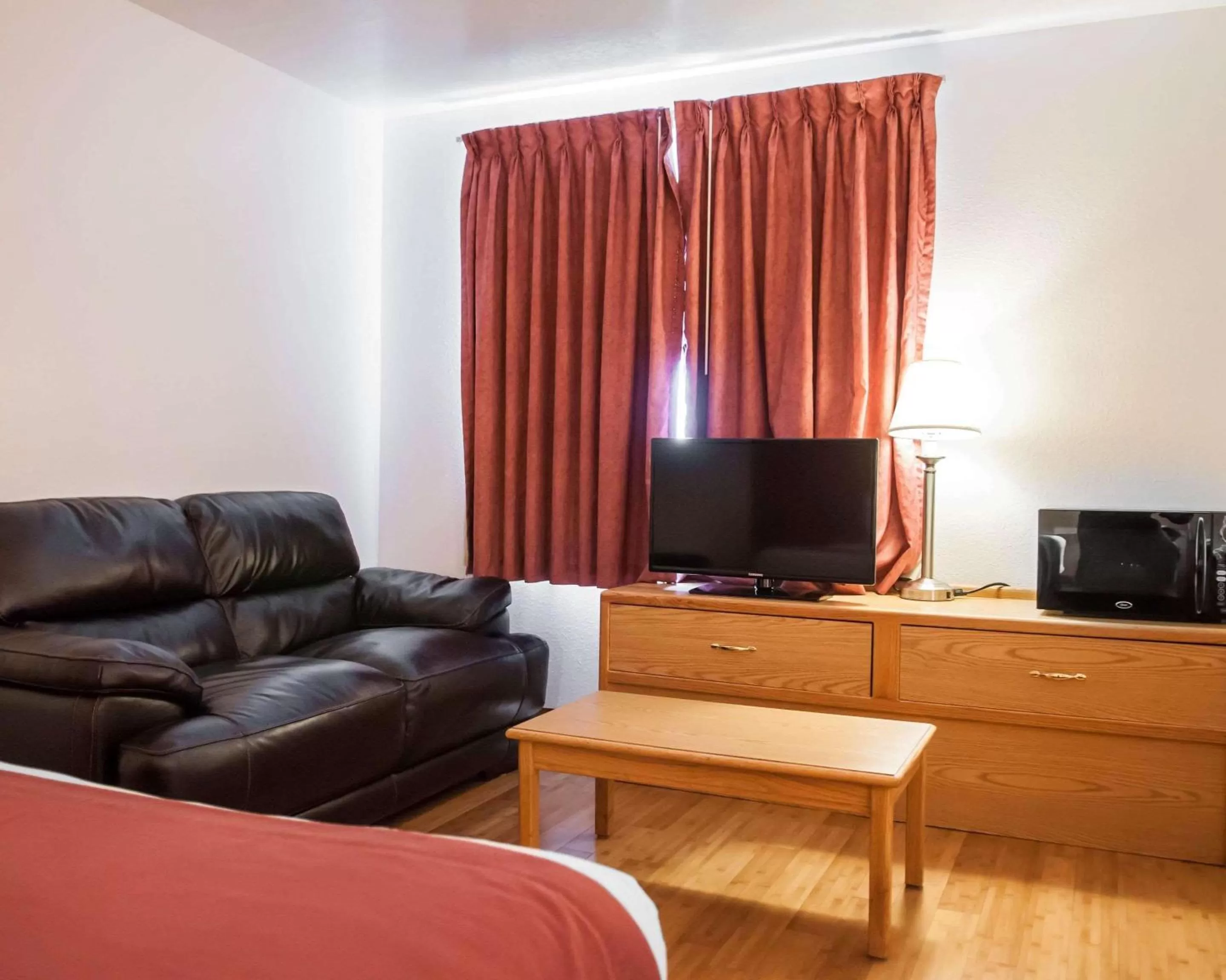 Photo of the whole room in Econo Lodge Albuquerque Old Town