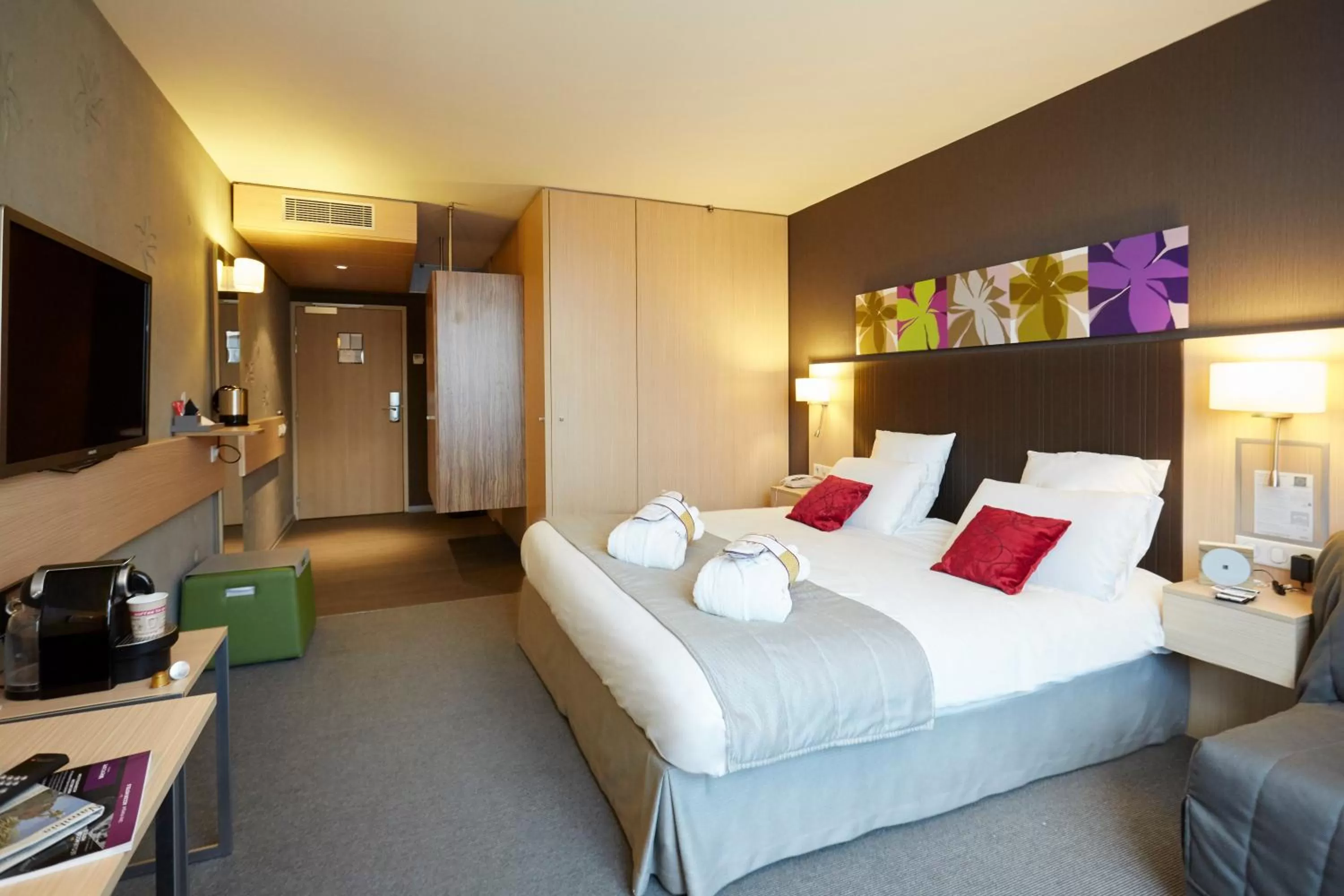 Bedroom, Bed in Mercure Valenciennes Centre