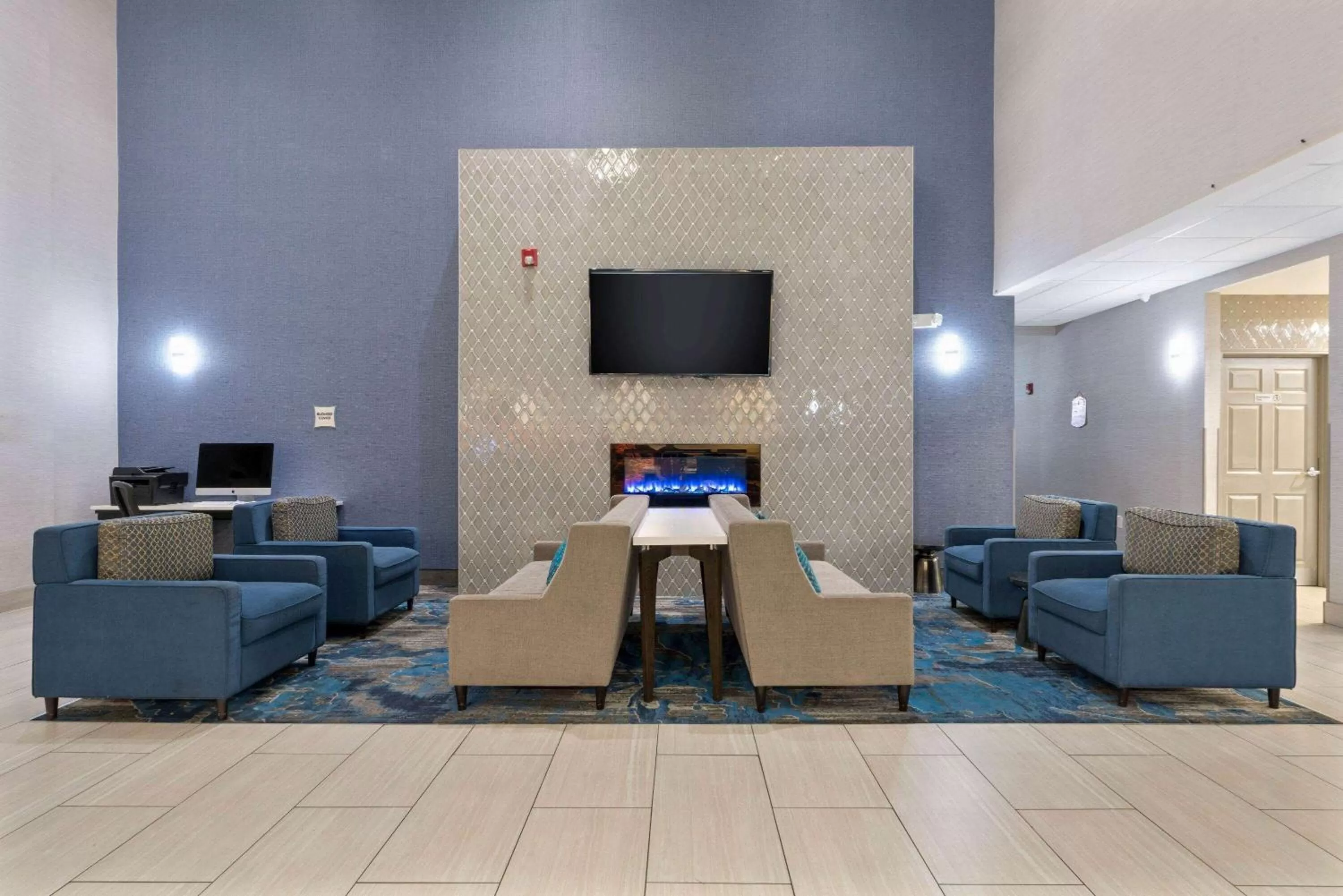 Lobby or reception in La Quinta by Wyndham Phoenix I-10 West