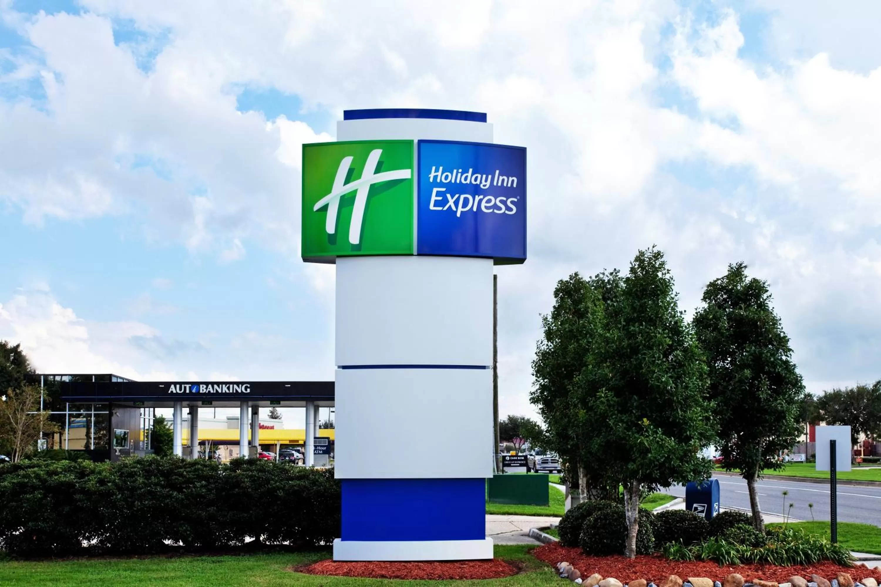 Property building in Holiday Inn Express Harvey-Marrero by IHG