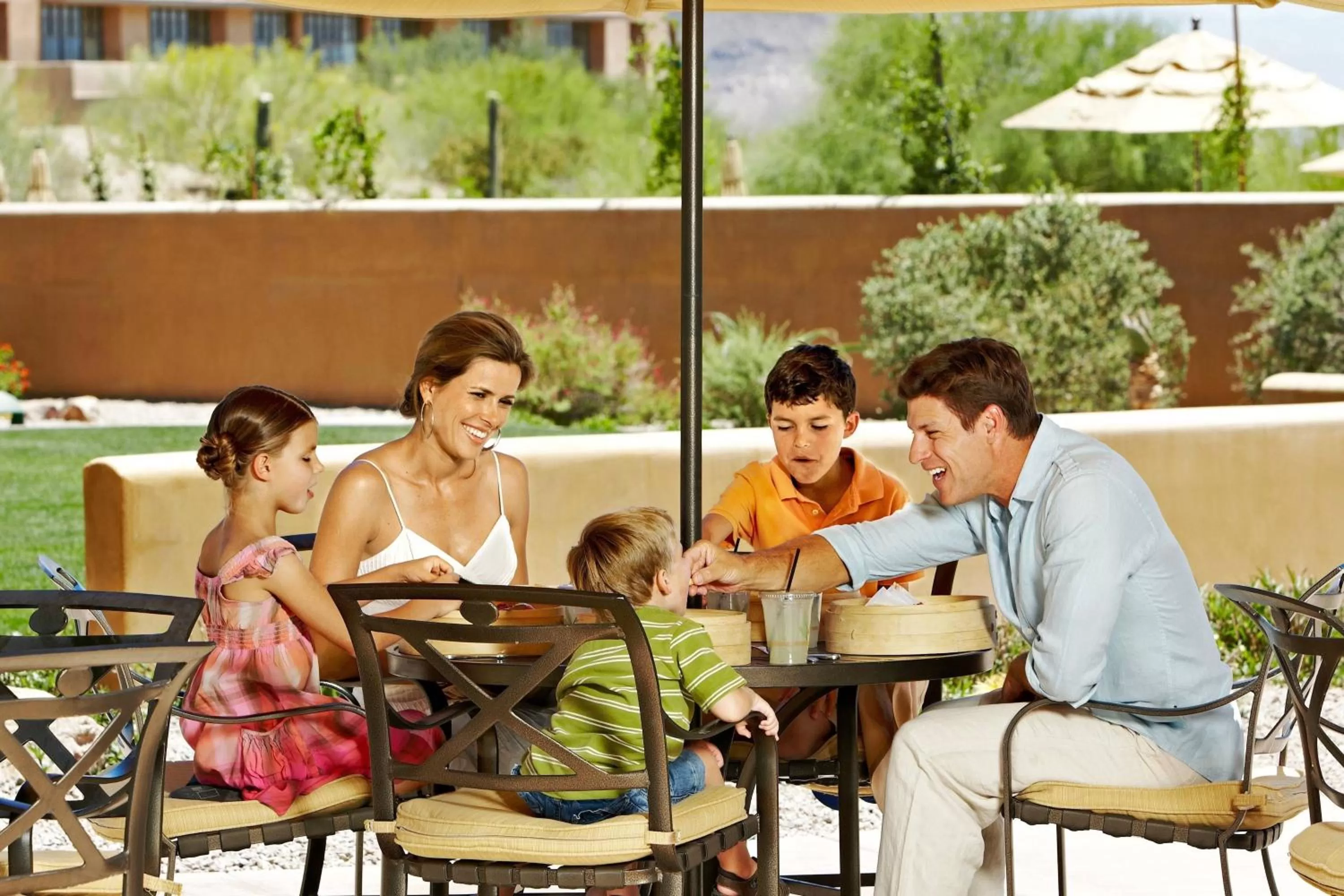 Swimming pool in JW Marriott Tucson Starr Pass Resort