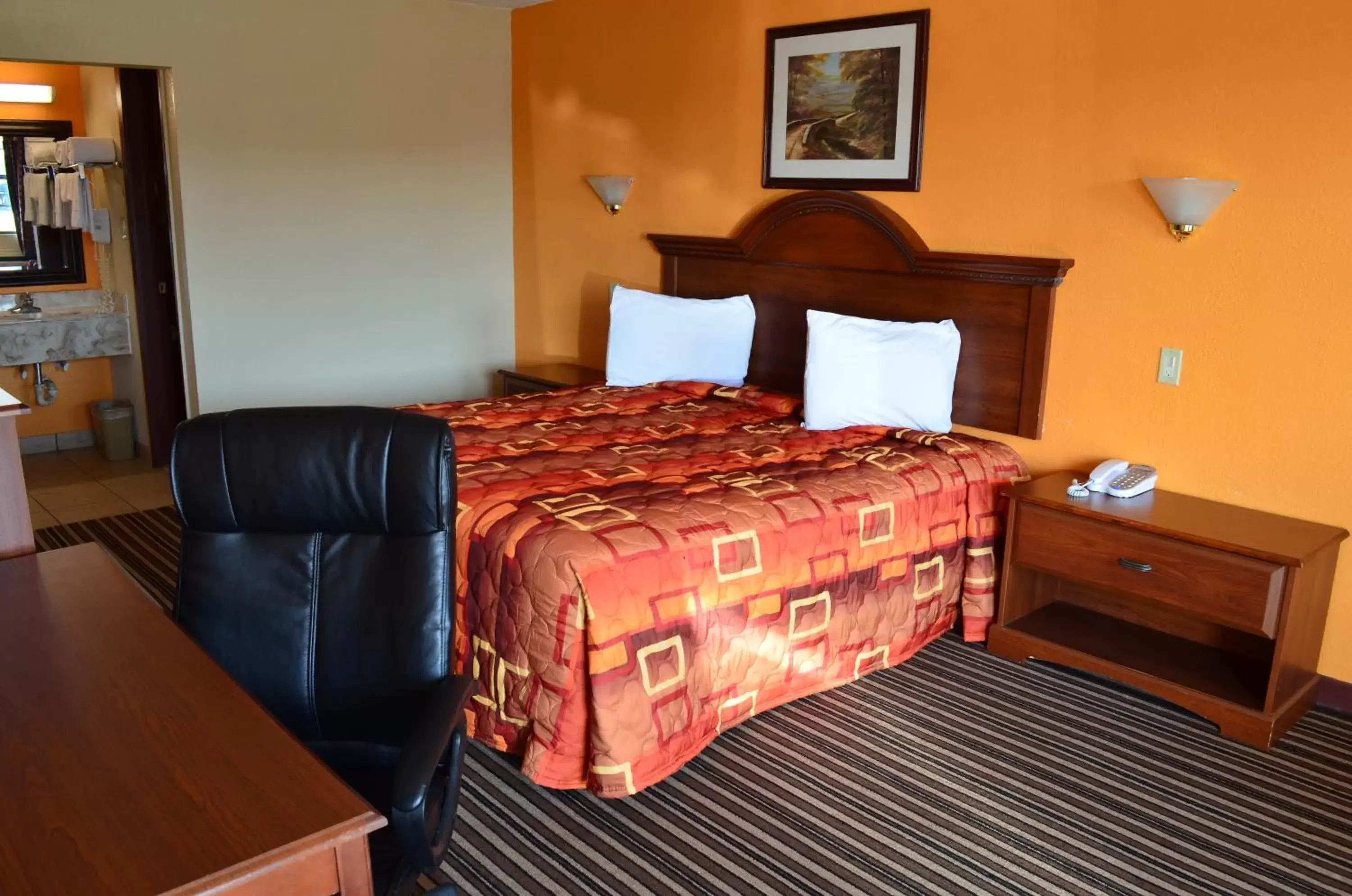 Living room, Bed in Royal Inn Greenville Living room, Bed in Royal Inn Greenville