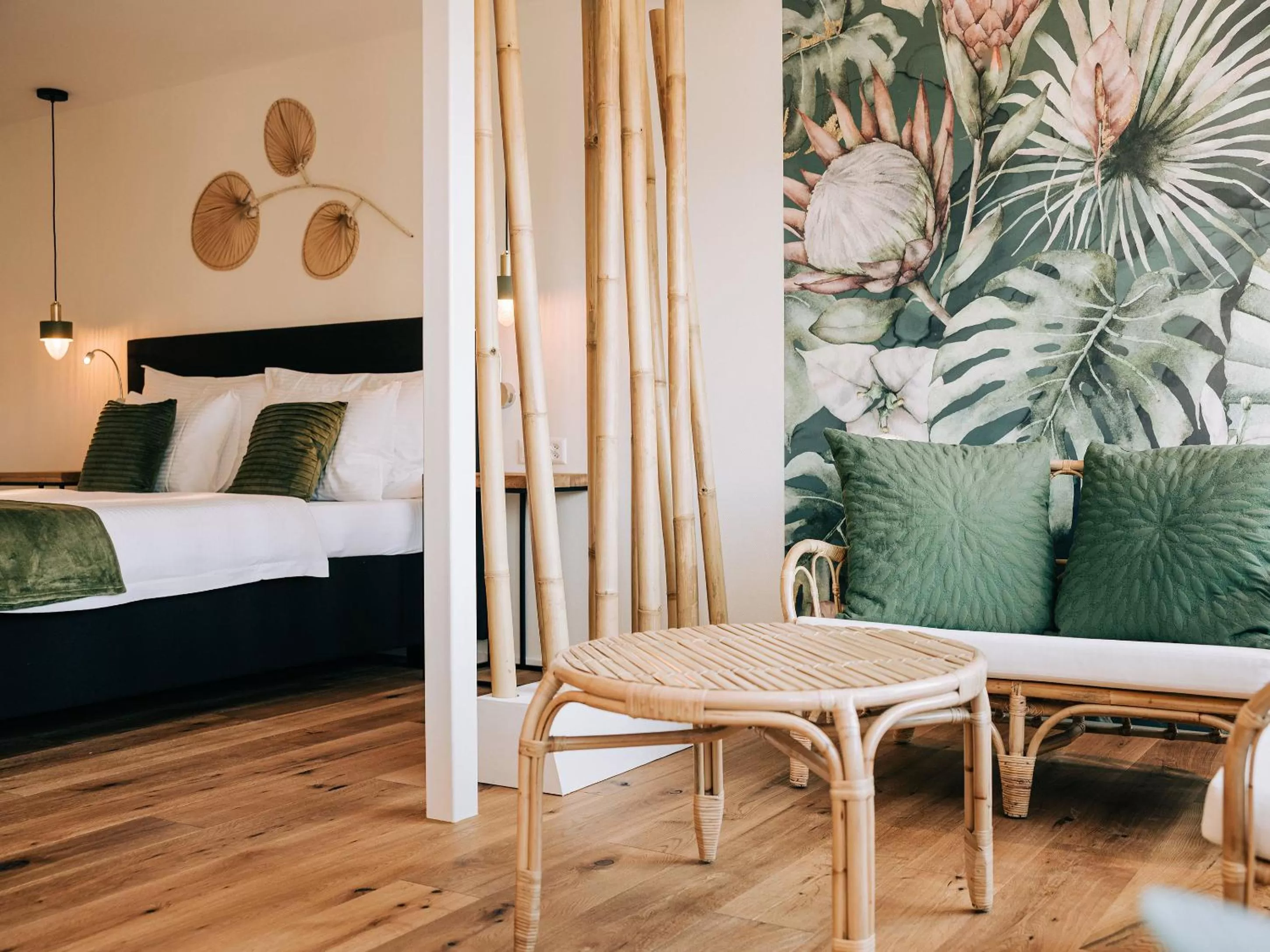 Seating area, Bed in Hotel Krone Thun