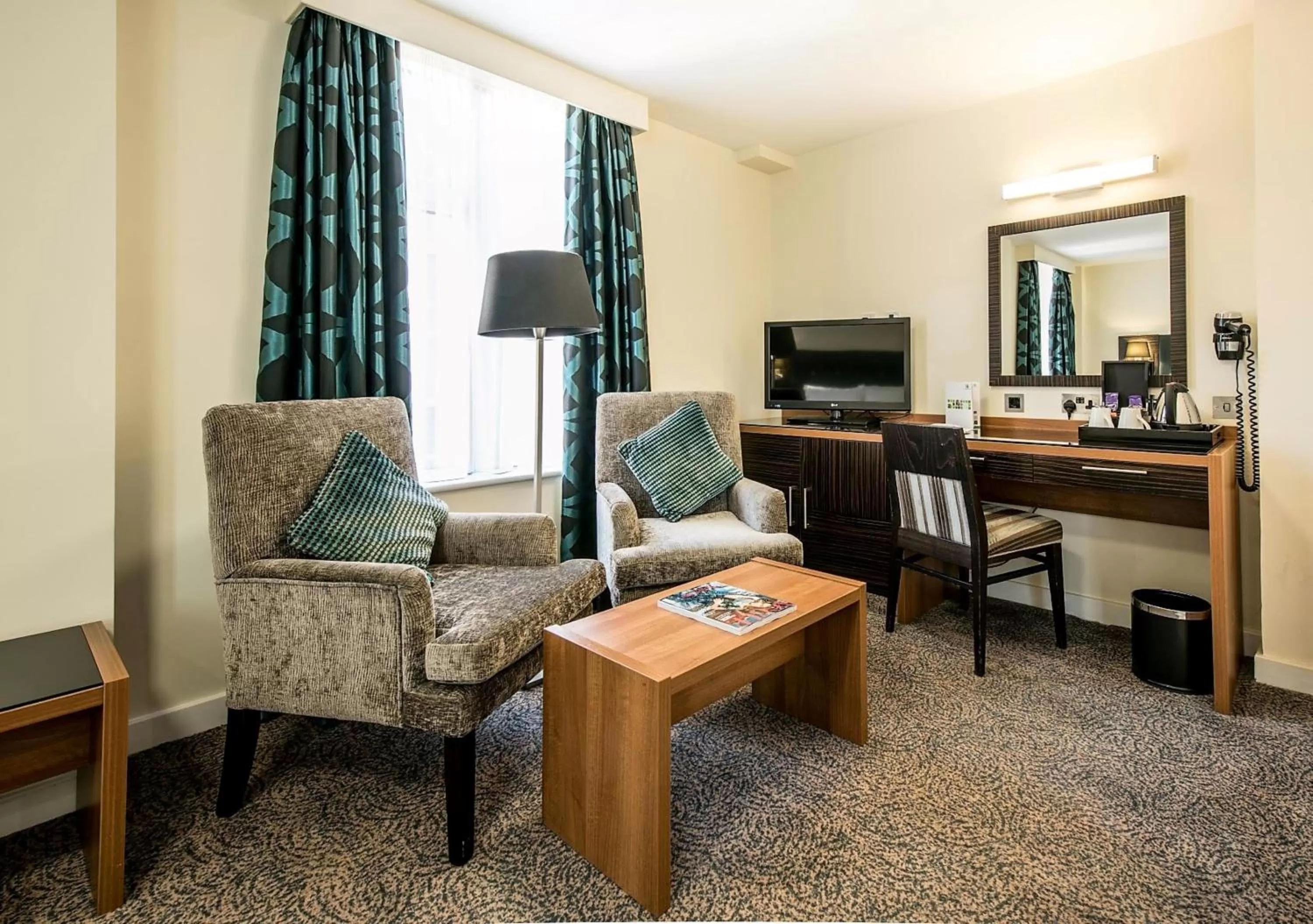 Photo of the whole room in Holiday Inn London Kensington High St. by IHG