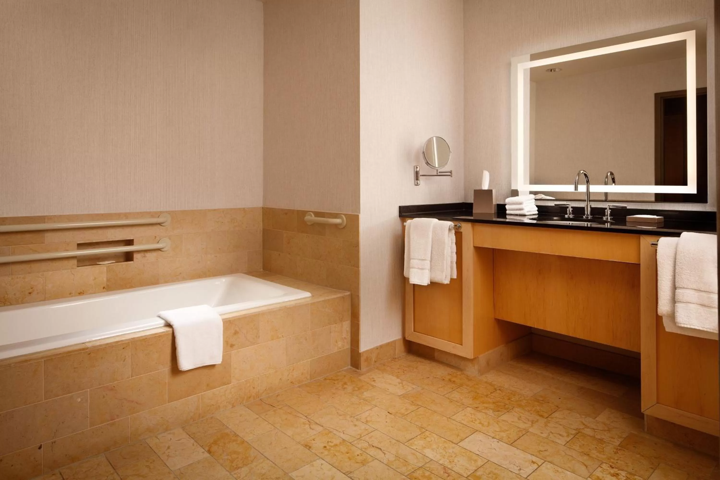 Bathroom, Bed in The Westin St. Louis