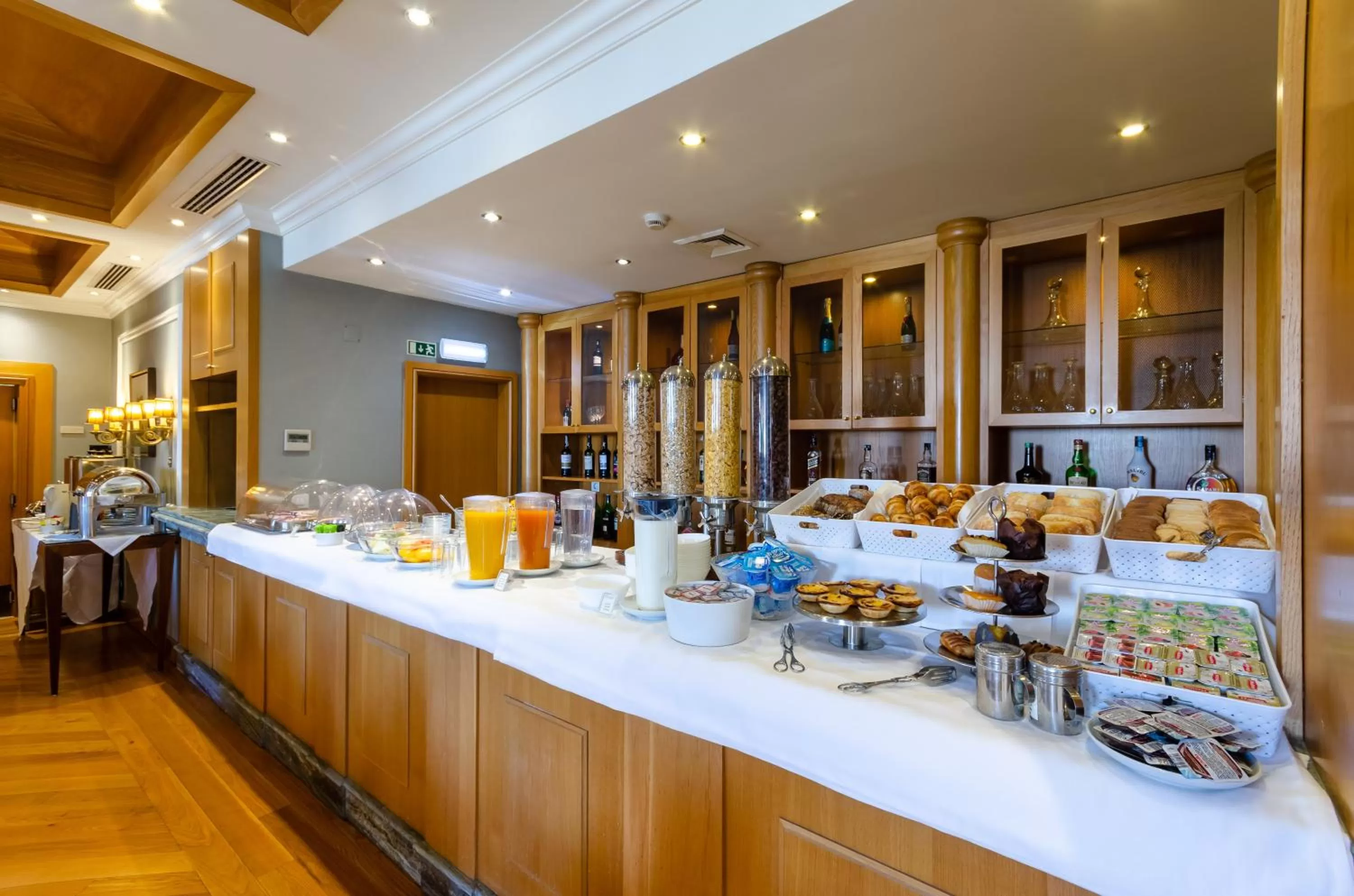 Buffet breakfast in Olissippo Castelo