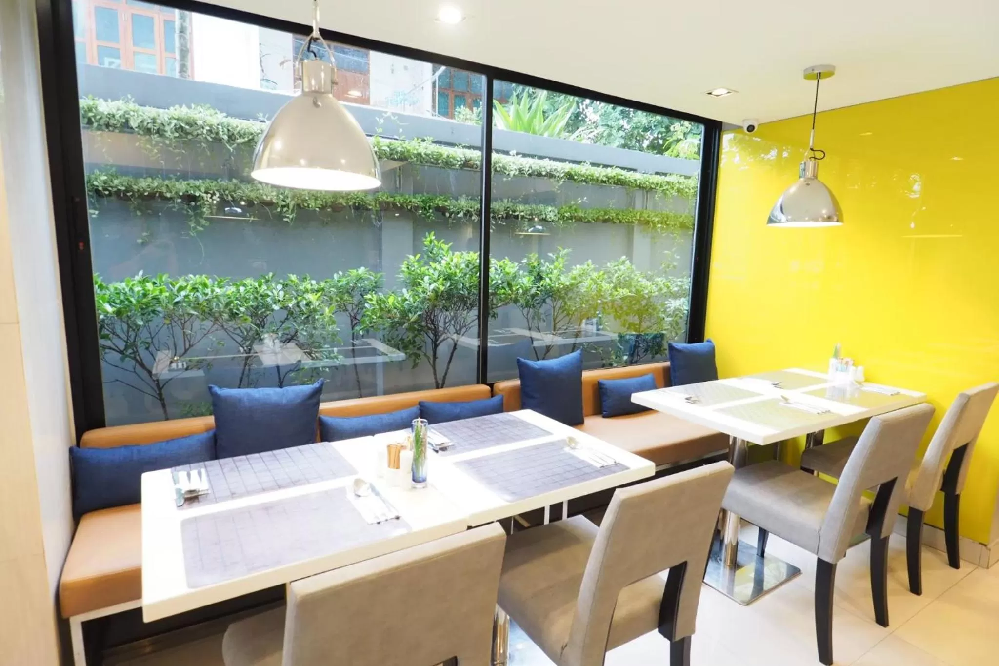 Restaurant/places to eat in Alt Hotel Nana by UHG