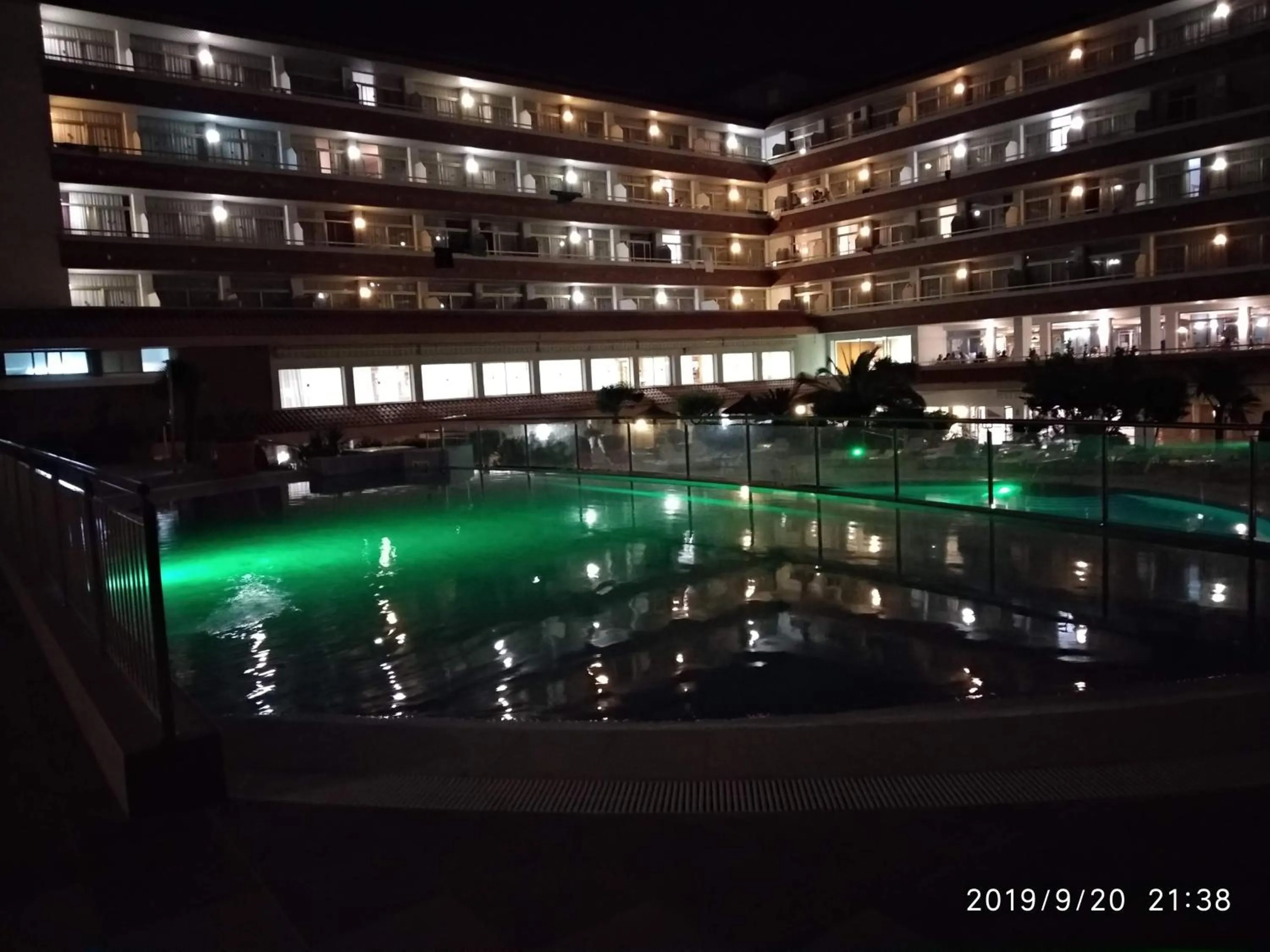 Swimming pool in Hotel Esplendid
