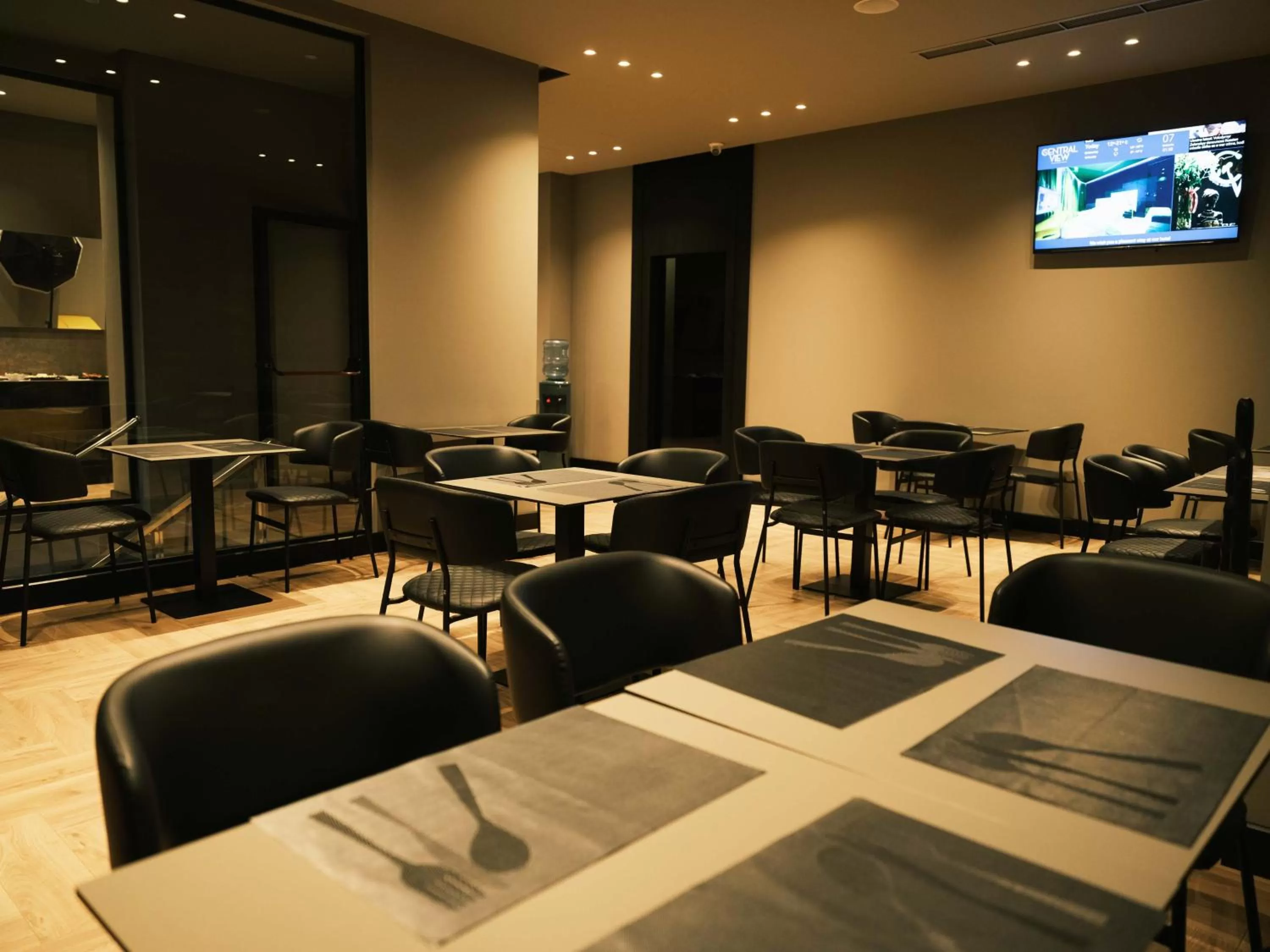 Restaurant/places to eat in The Central View Boutique Hotel