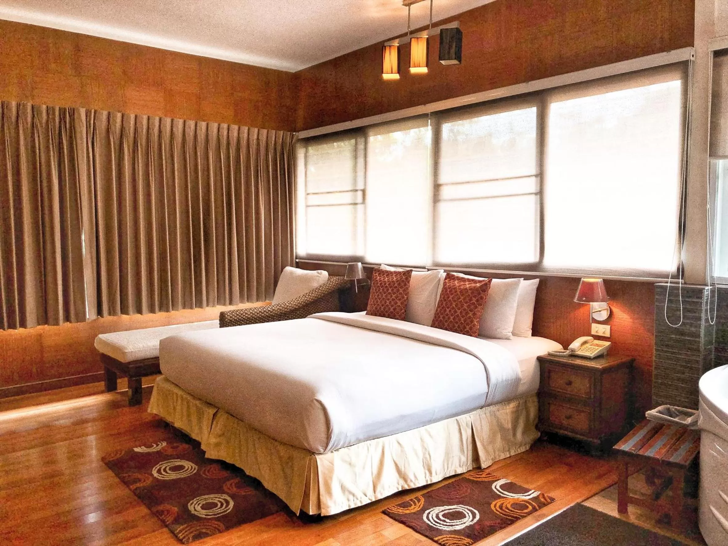 Photo of the whole room, Bed in Birds and Bees Resort