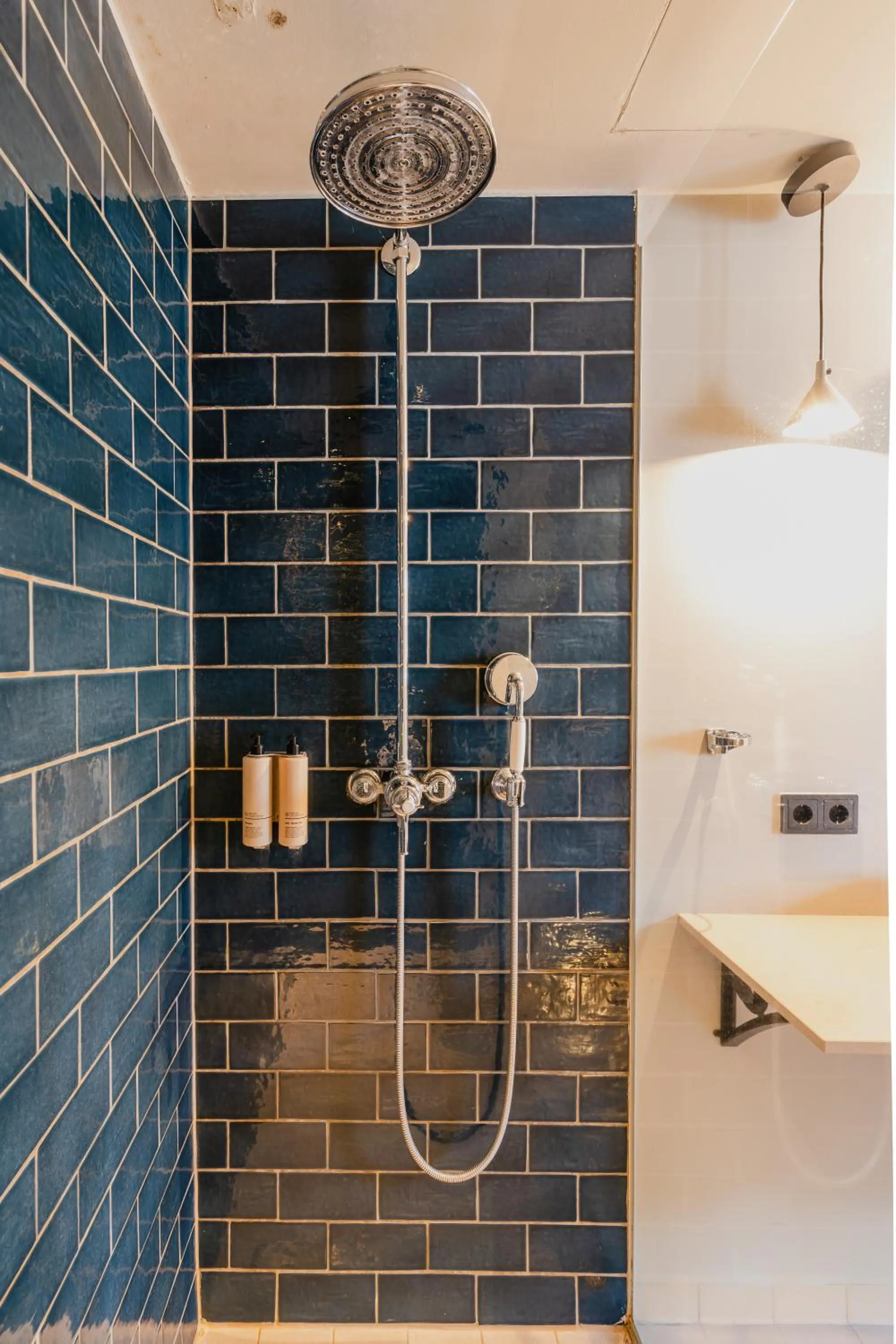 Shower in Hotel Monastère Maastricht