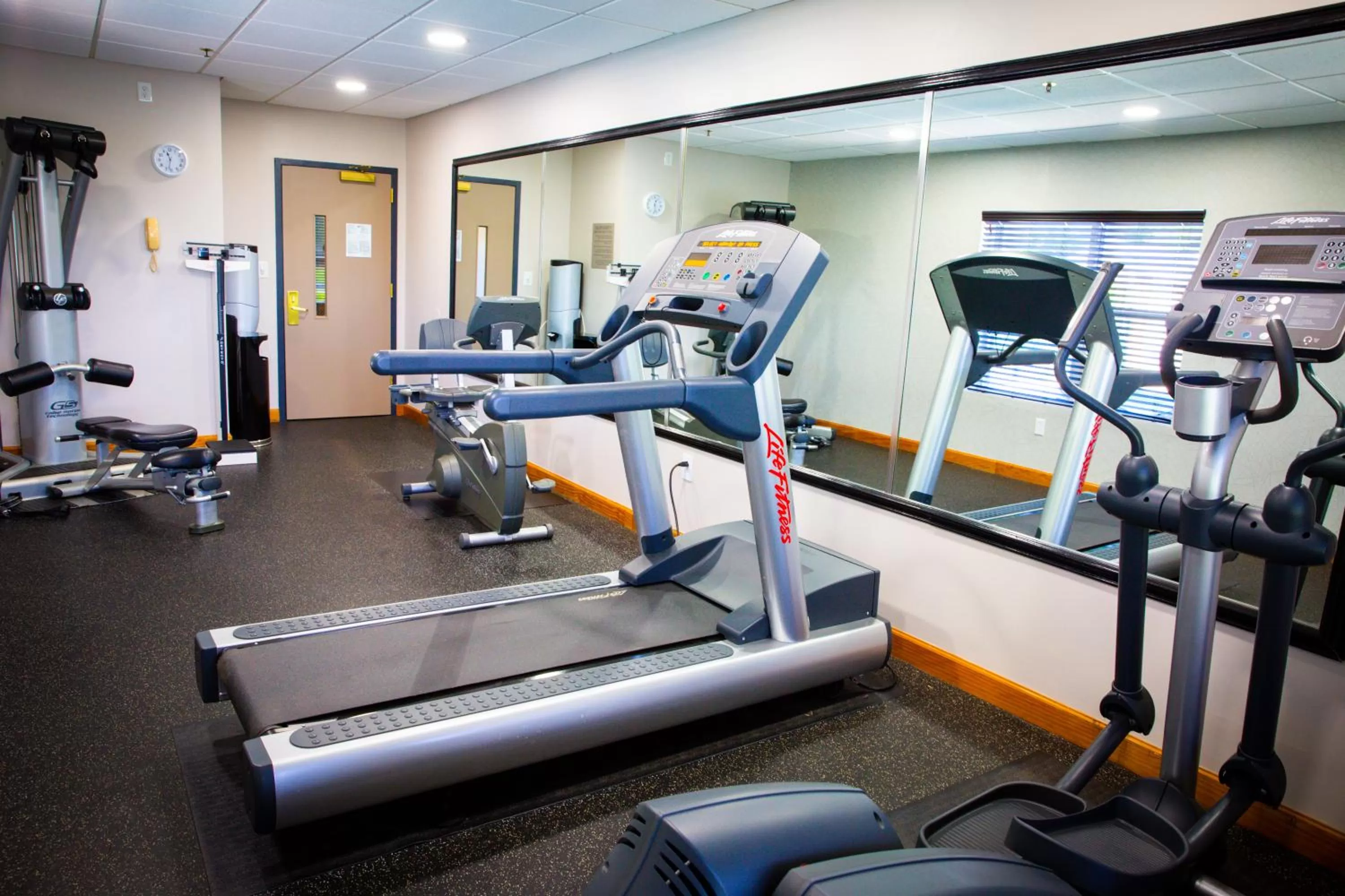 Fitness centre/facilities in Country Inn & Suites by Radisson, Burlington Elon , NC