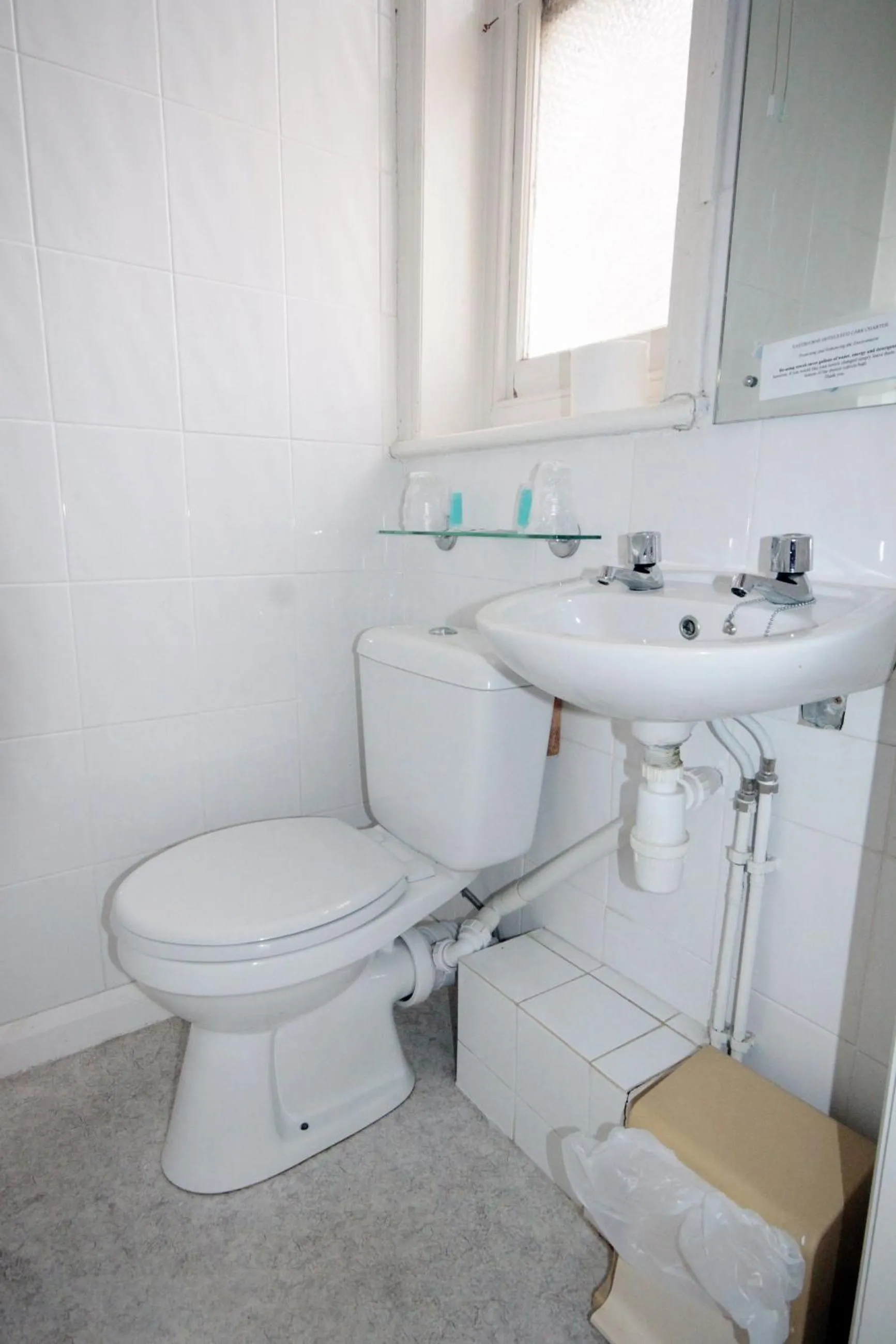 Bathroom in OYO Marine Parade Hotel, Eastbourne Pier