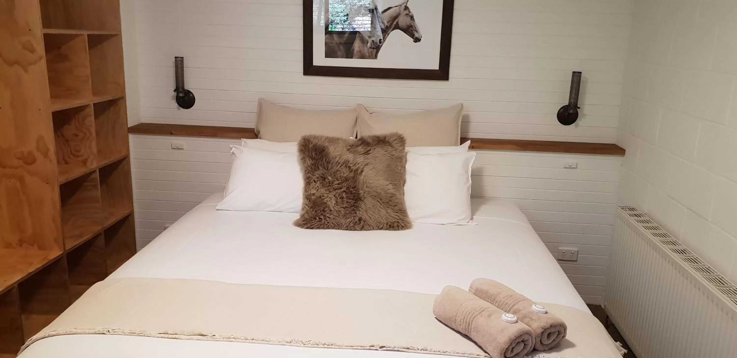 Bedroom, Bed in Cedarwood Apartments