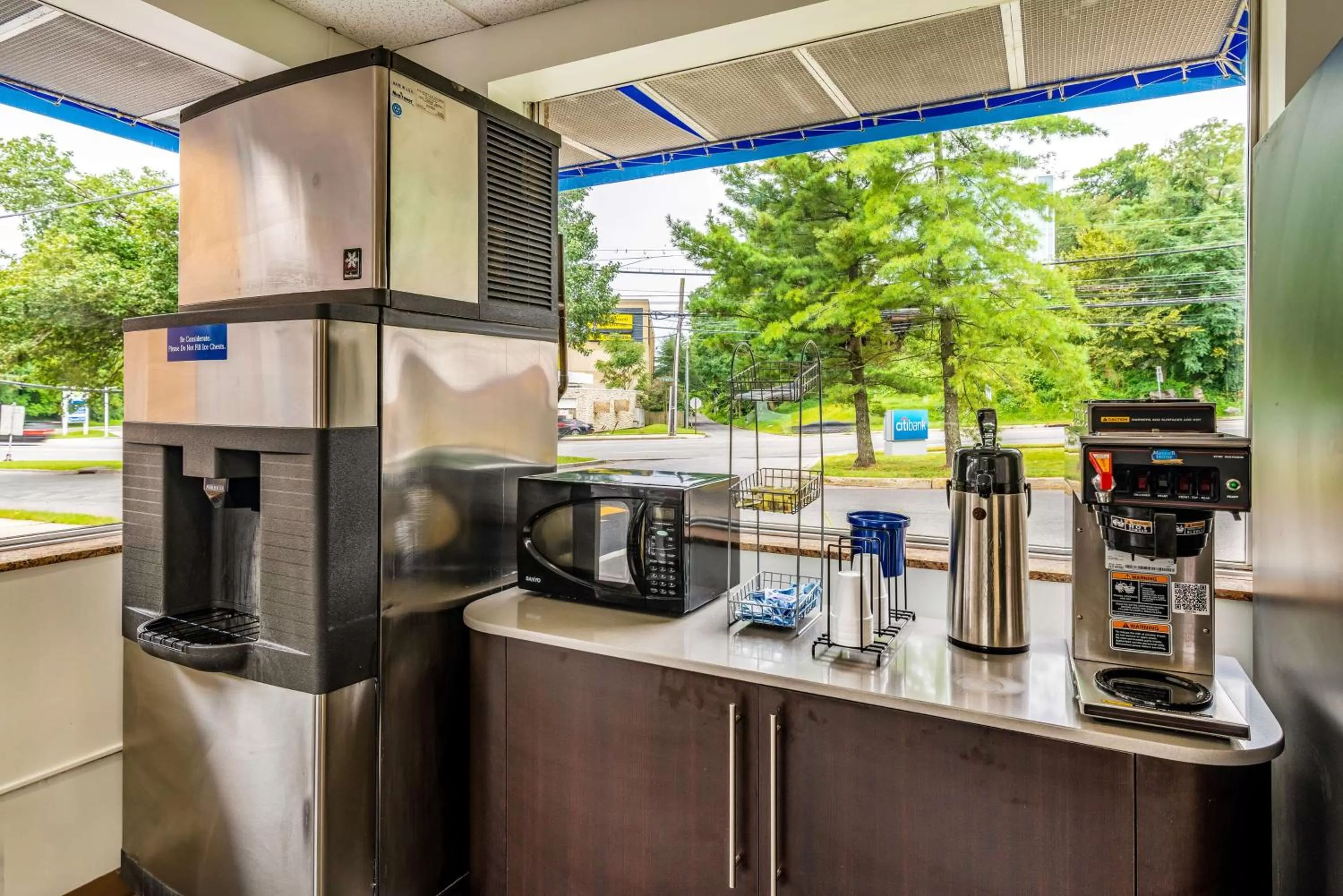 Coffee/tea facilities in Motel 6-Elmsford, NY - White Plains