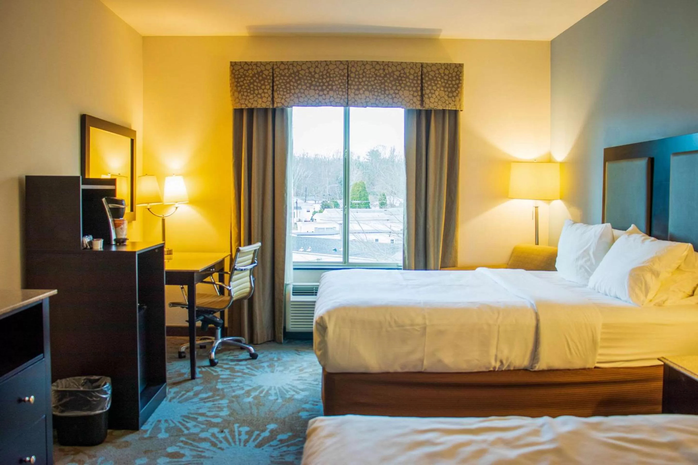 Photo of the whole room, Bed in Comfort Inn & Suites Plainville-Foxboro