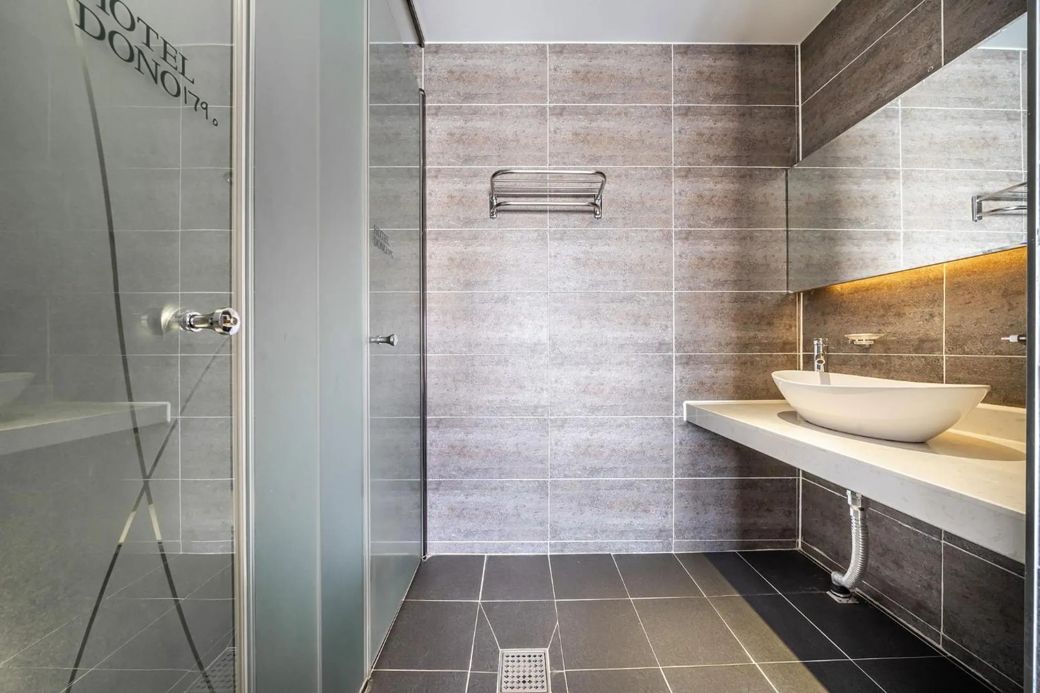 Shower in Suwon Dono1796 Hotel