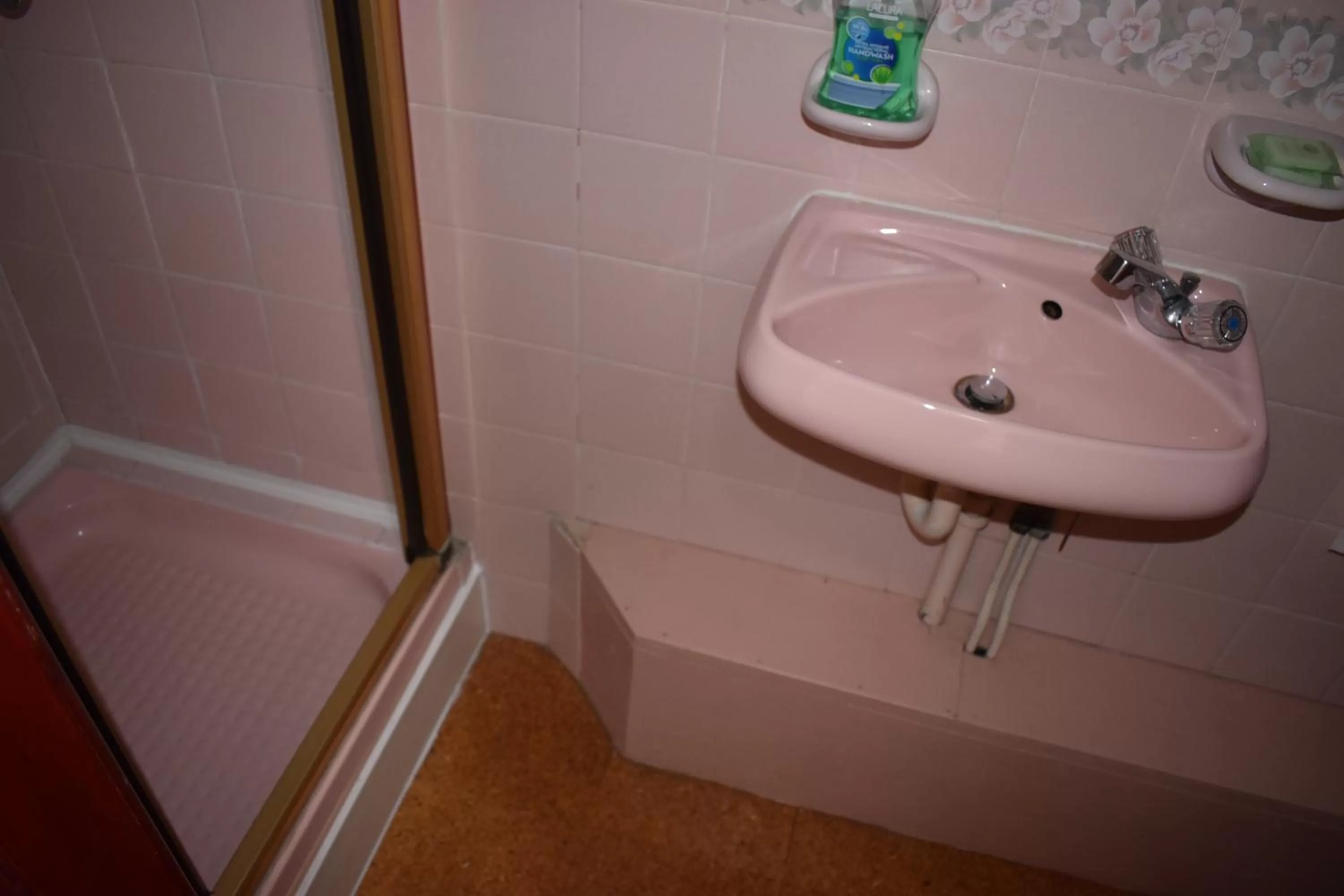 Bathroom in Lyndhurst Hotel