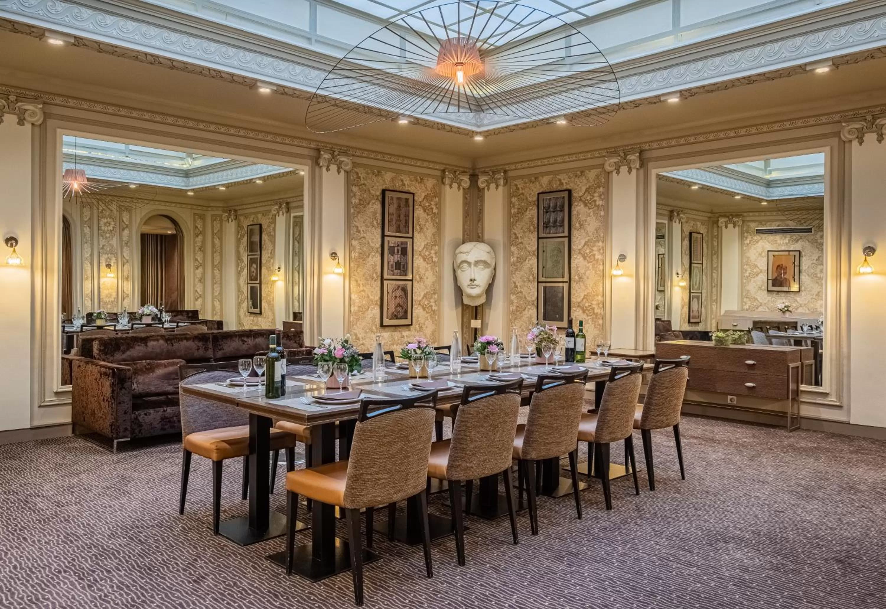 Restaurant/places to eat in Hotel Litteraire Le Swann, BW Premier Collection