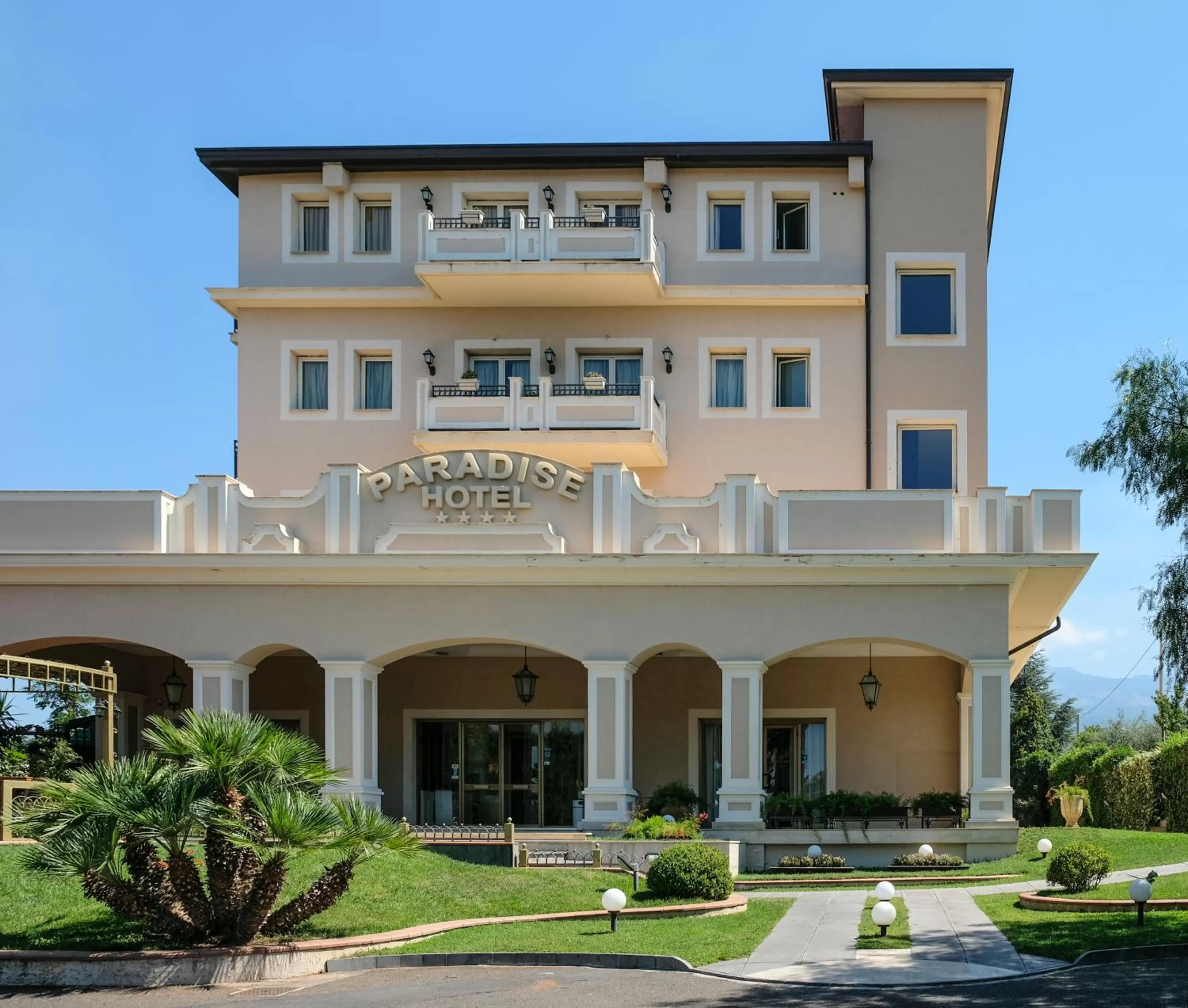 Property building in Hotel Ristorante Paradise