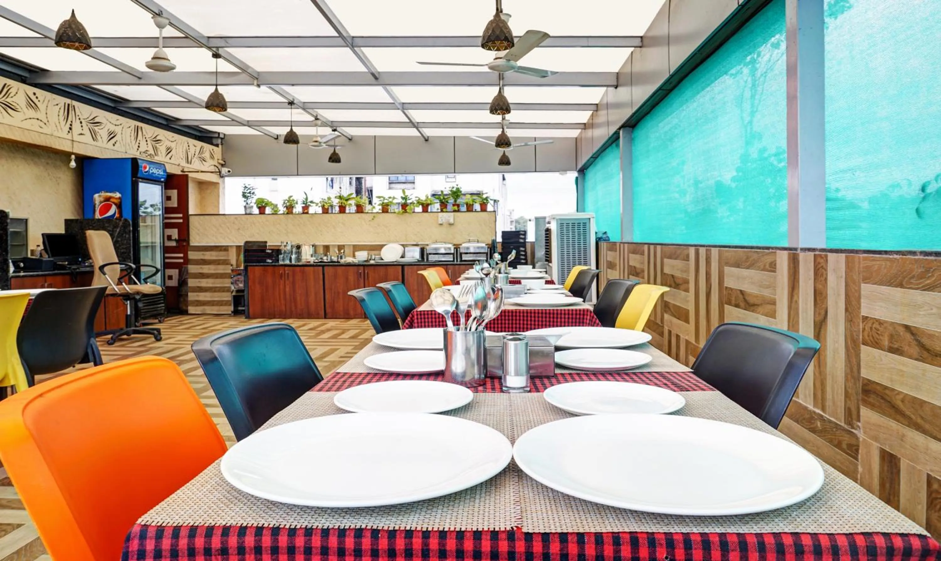 Restaurant/places to eat in Treebo Classic Grande, Camp